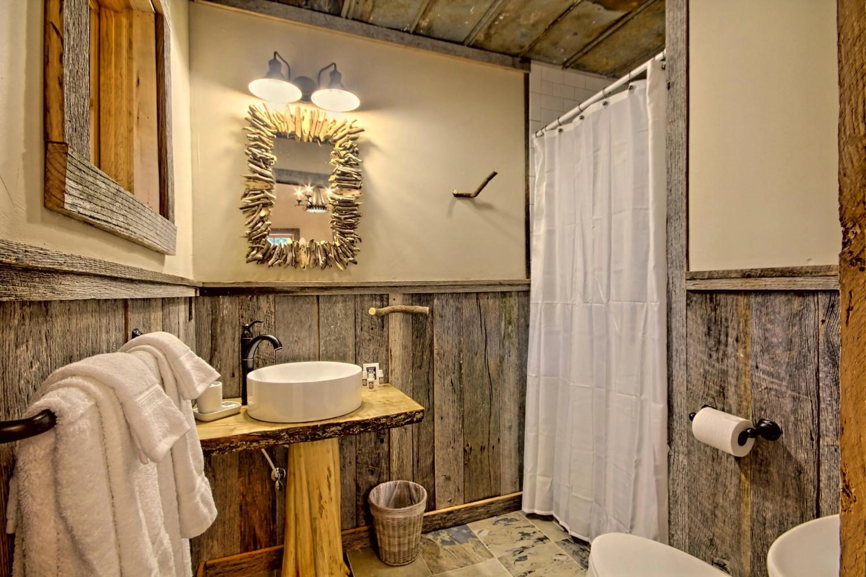 Bathroom in Lake Rabun Hotel