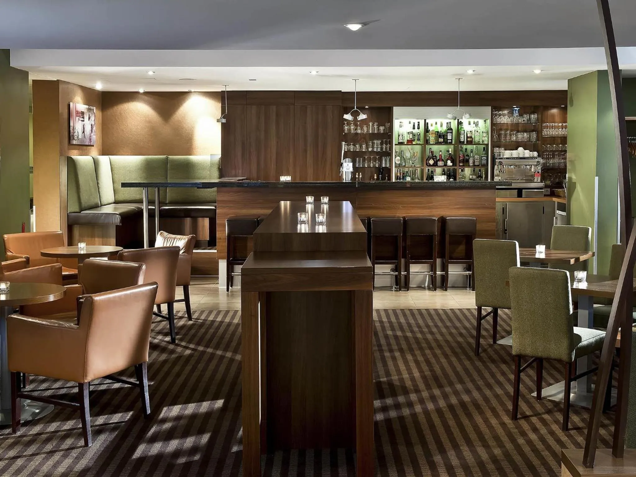 Lounge or bar in Mercure Hotel Saarbrücken Süd