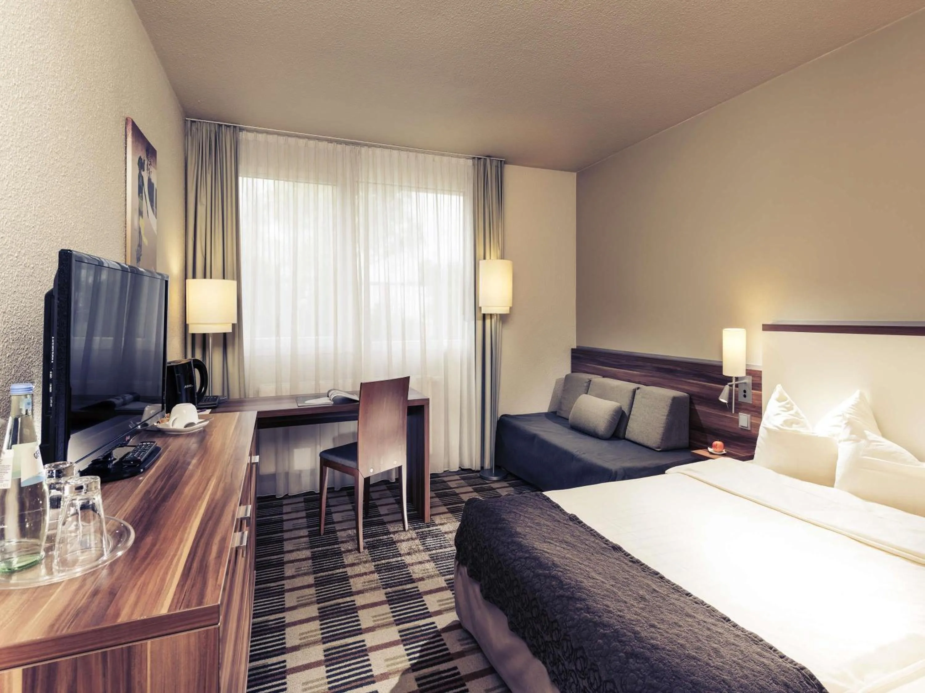 Bedroom, Bed in Mercure Hotel Saarbrücken Süd