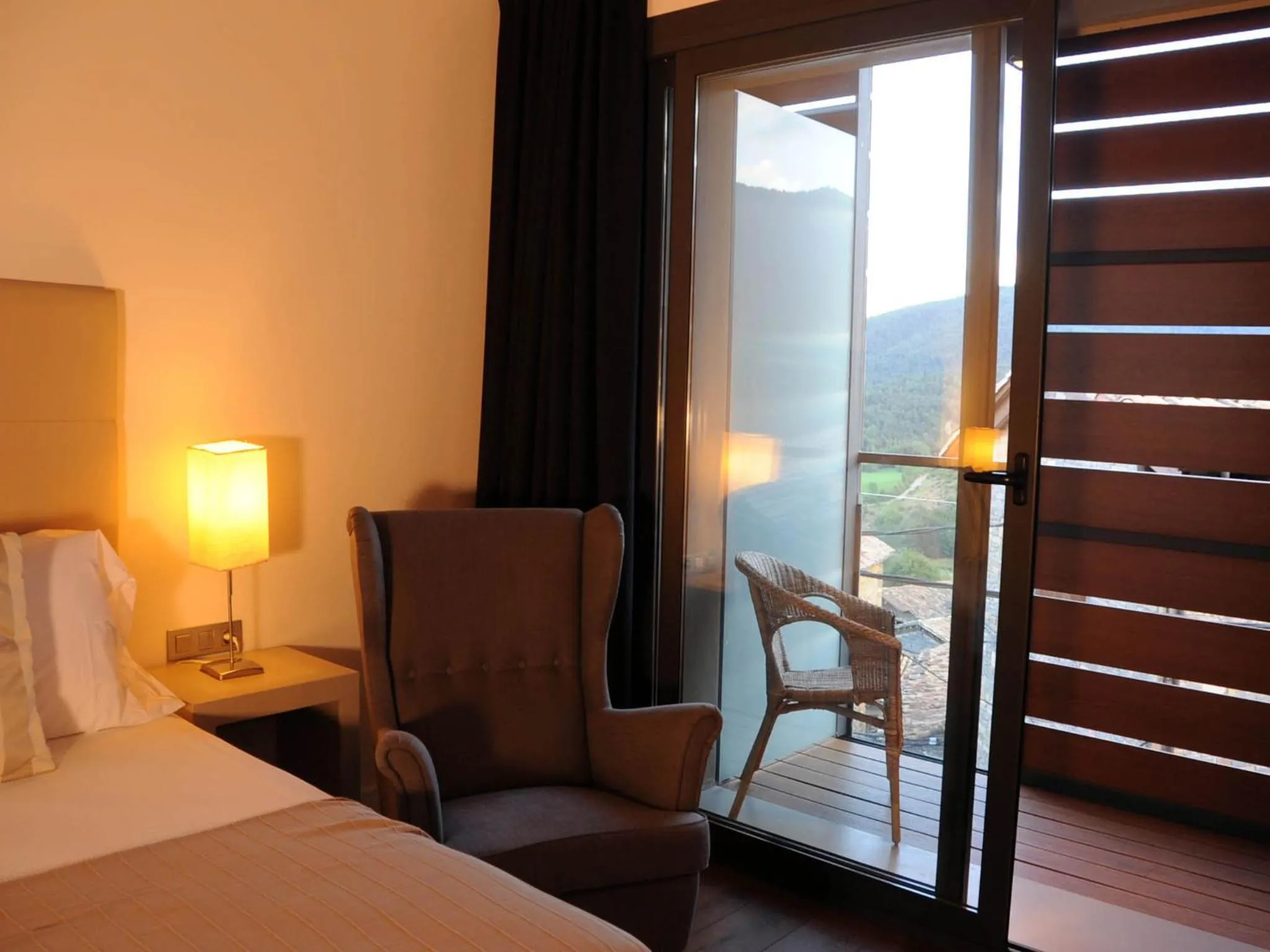 Balcony/Terrace, Bed in Bonansa Country Hotel