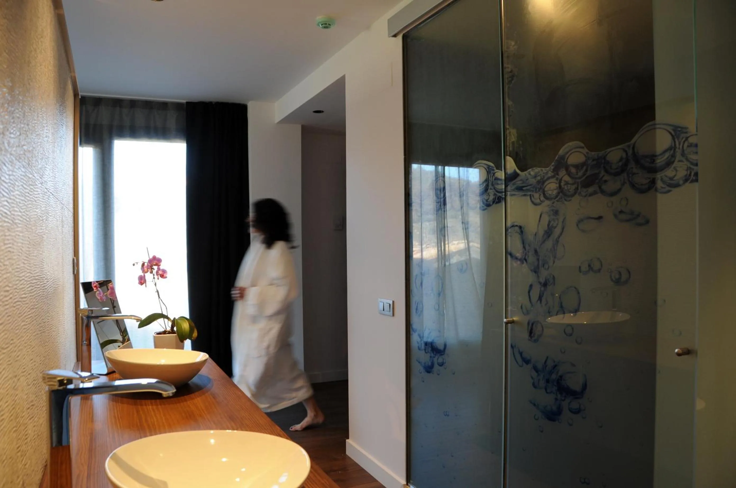 Shower in Bonansa Country Hotel