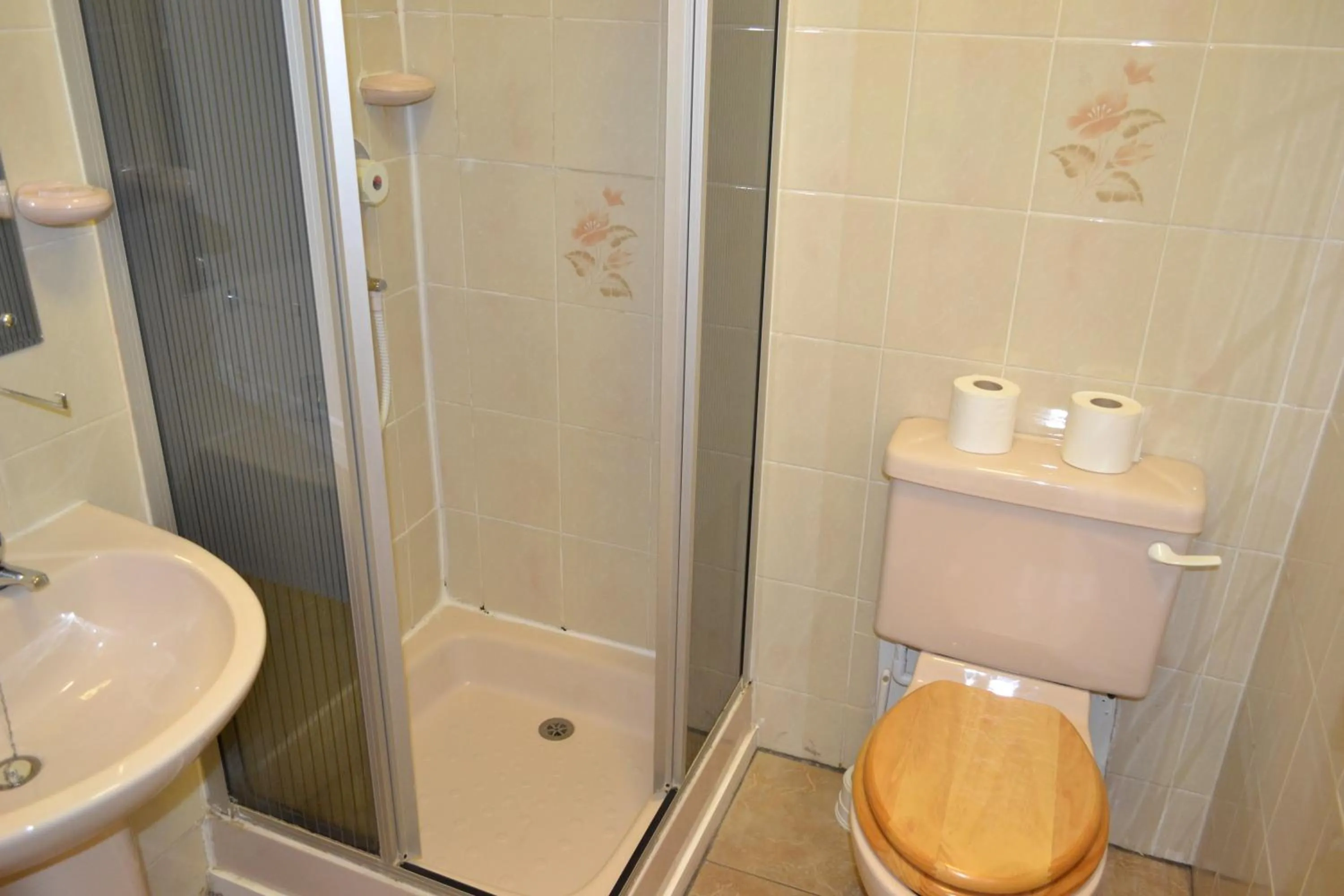 Bathroom in Croft Hotel