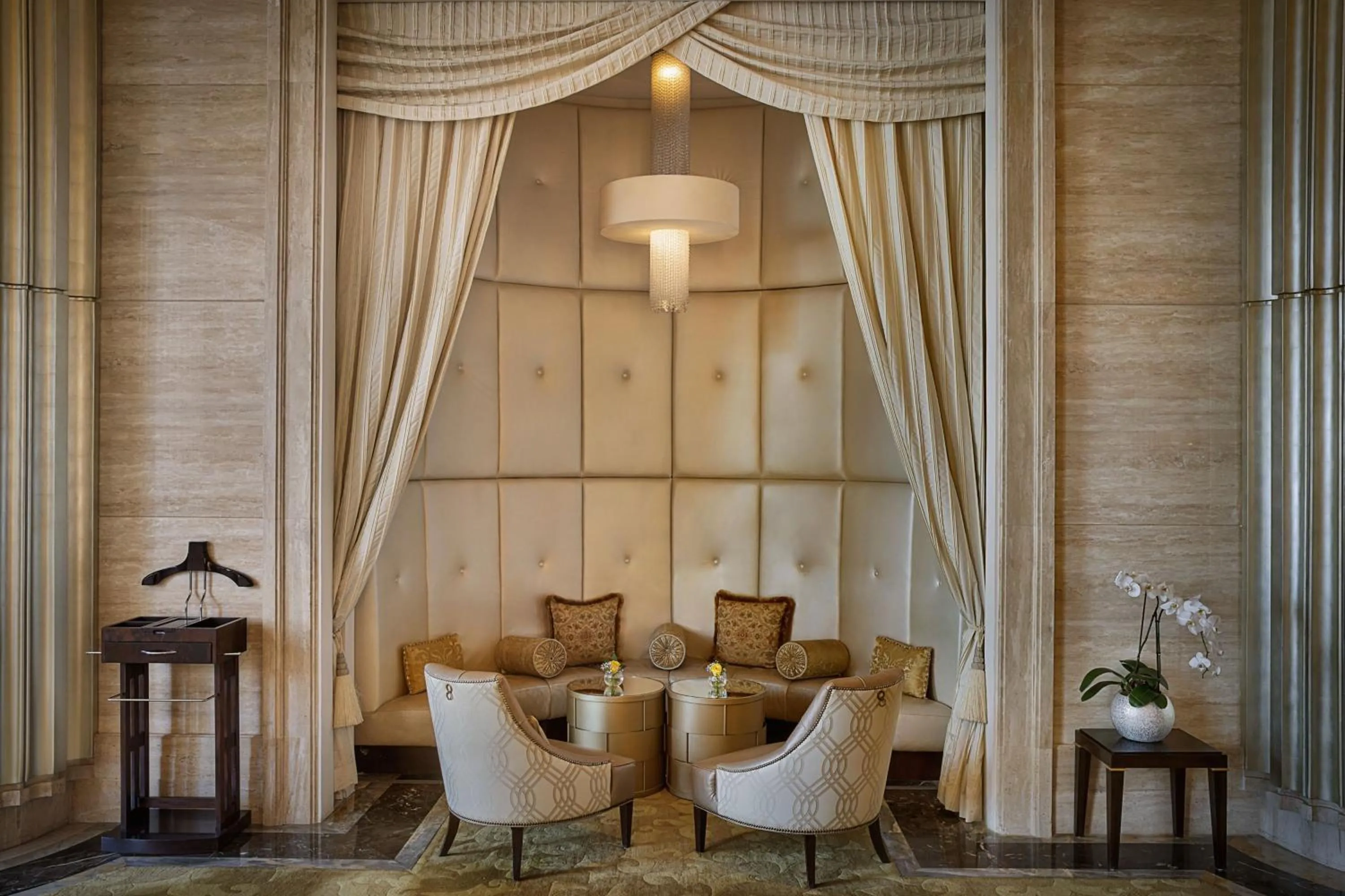 Lounge or bar in The St. Regis Abu Dhabi