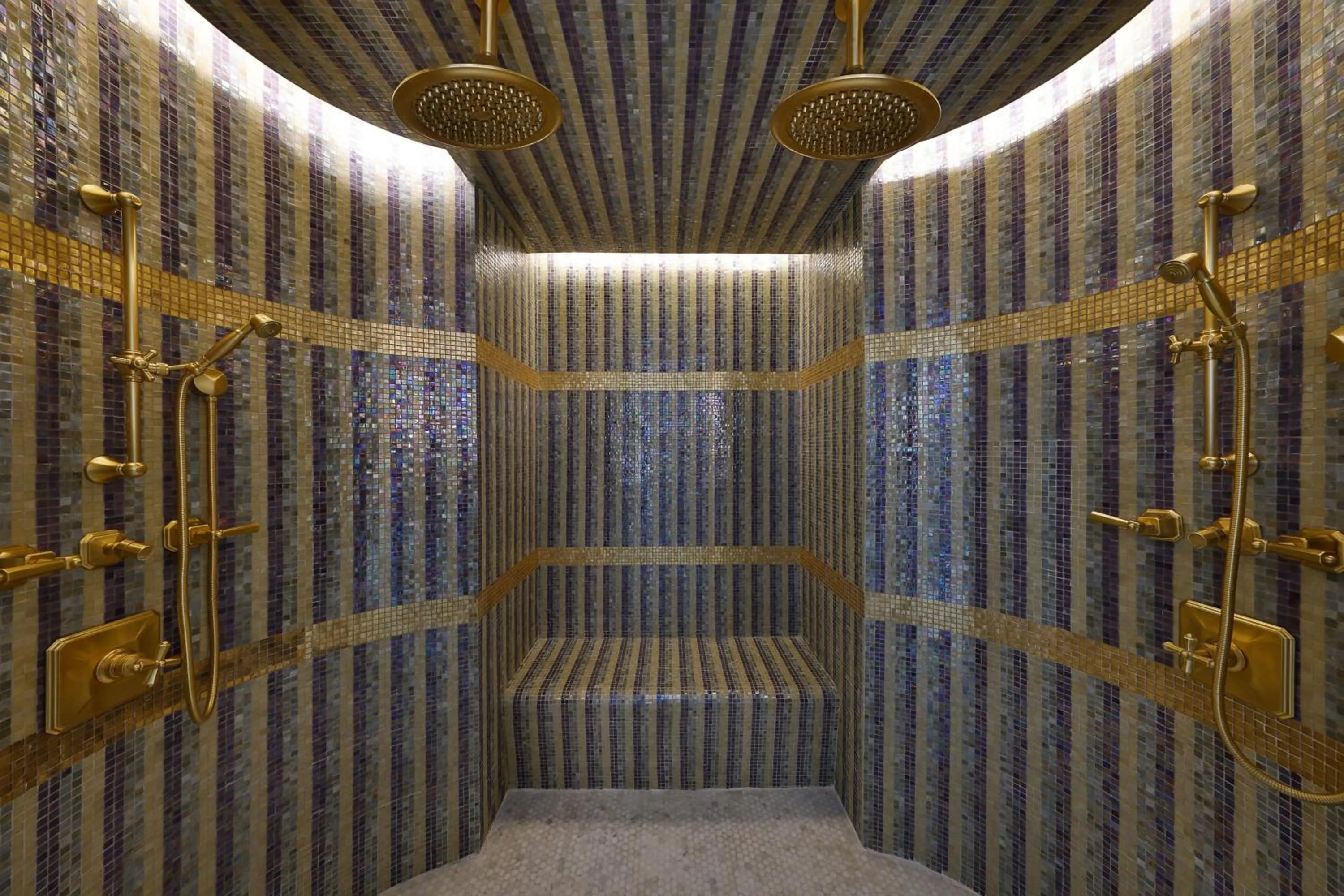 Bathroom in The St. Regis Abu Dhabi