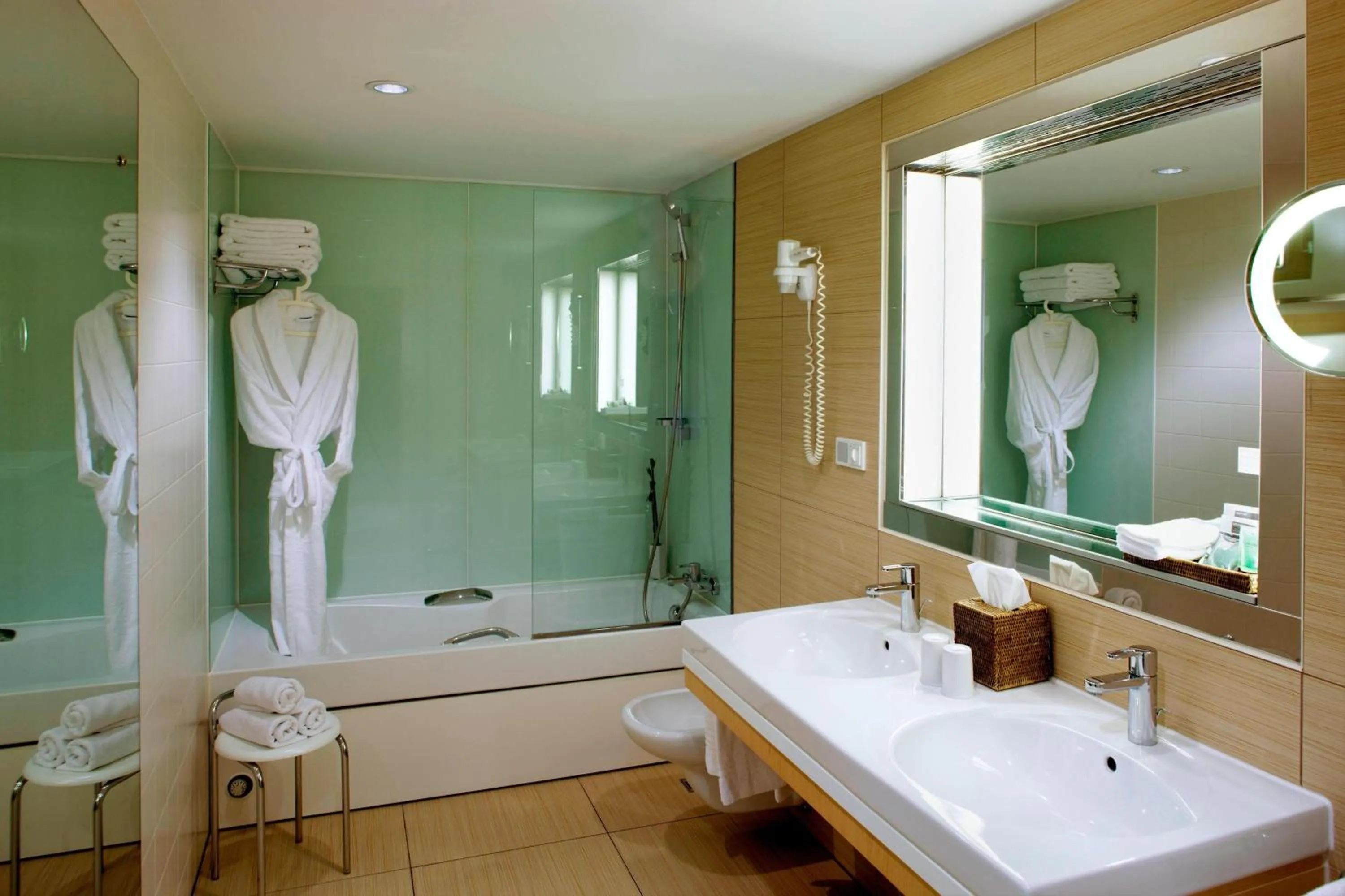 Photo of the whole room in Sheraton Berlin Grand Hotel Esplanade