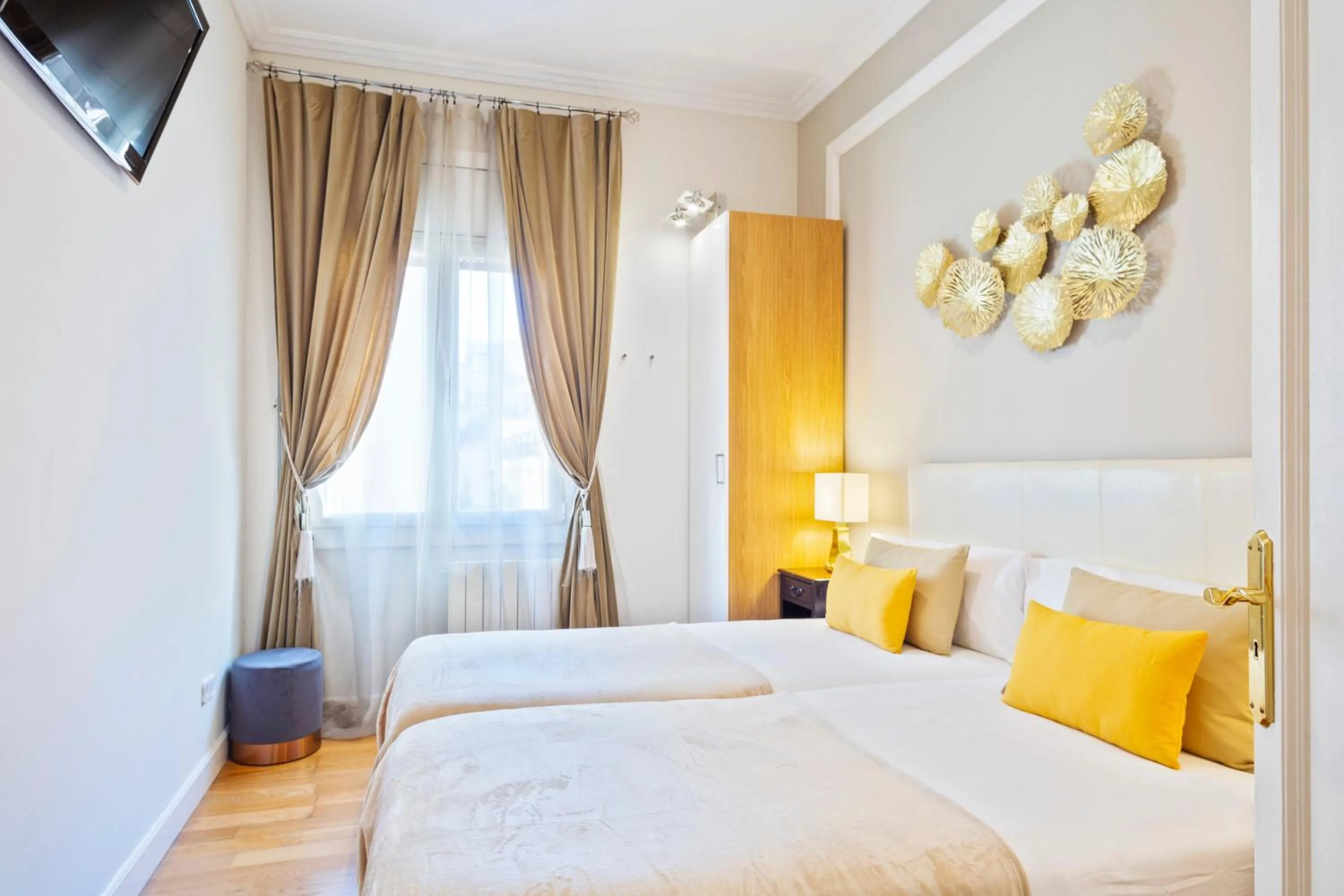 Bed in Villa Victoria Barcelona