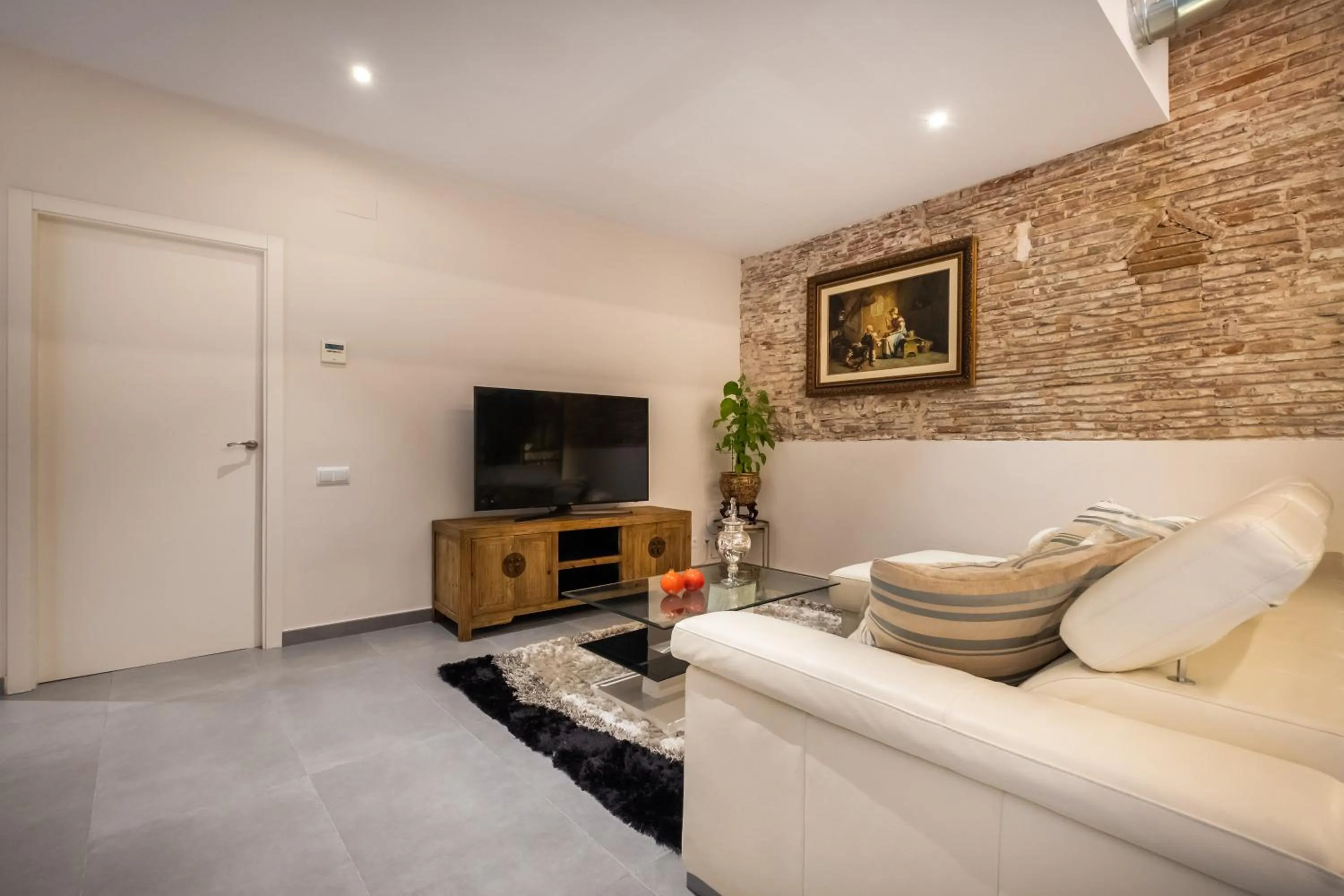 TV and multimedia in Lux Apartments Barcelona