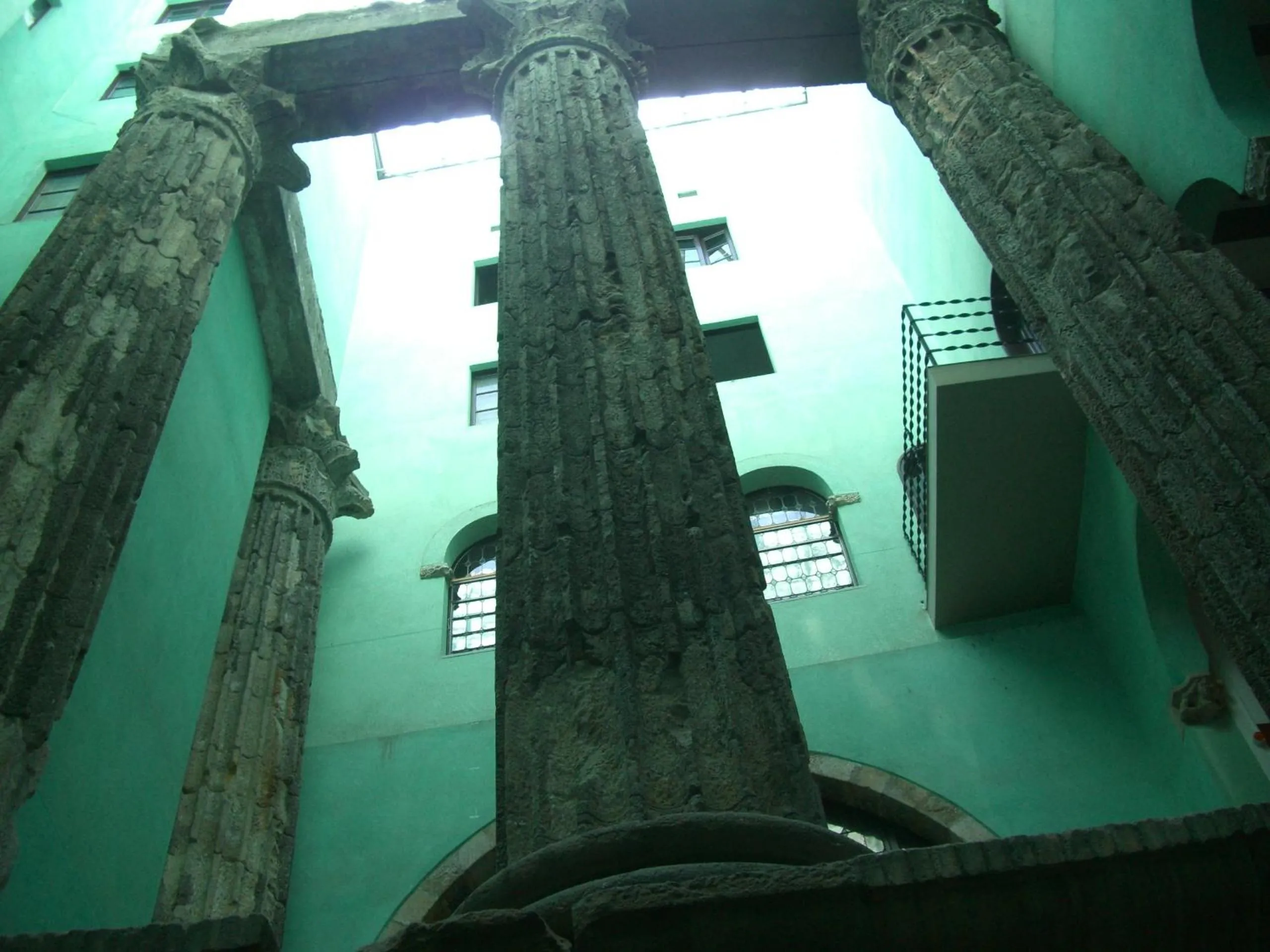 Facade/entrance in Lux Apartments Barcelona