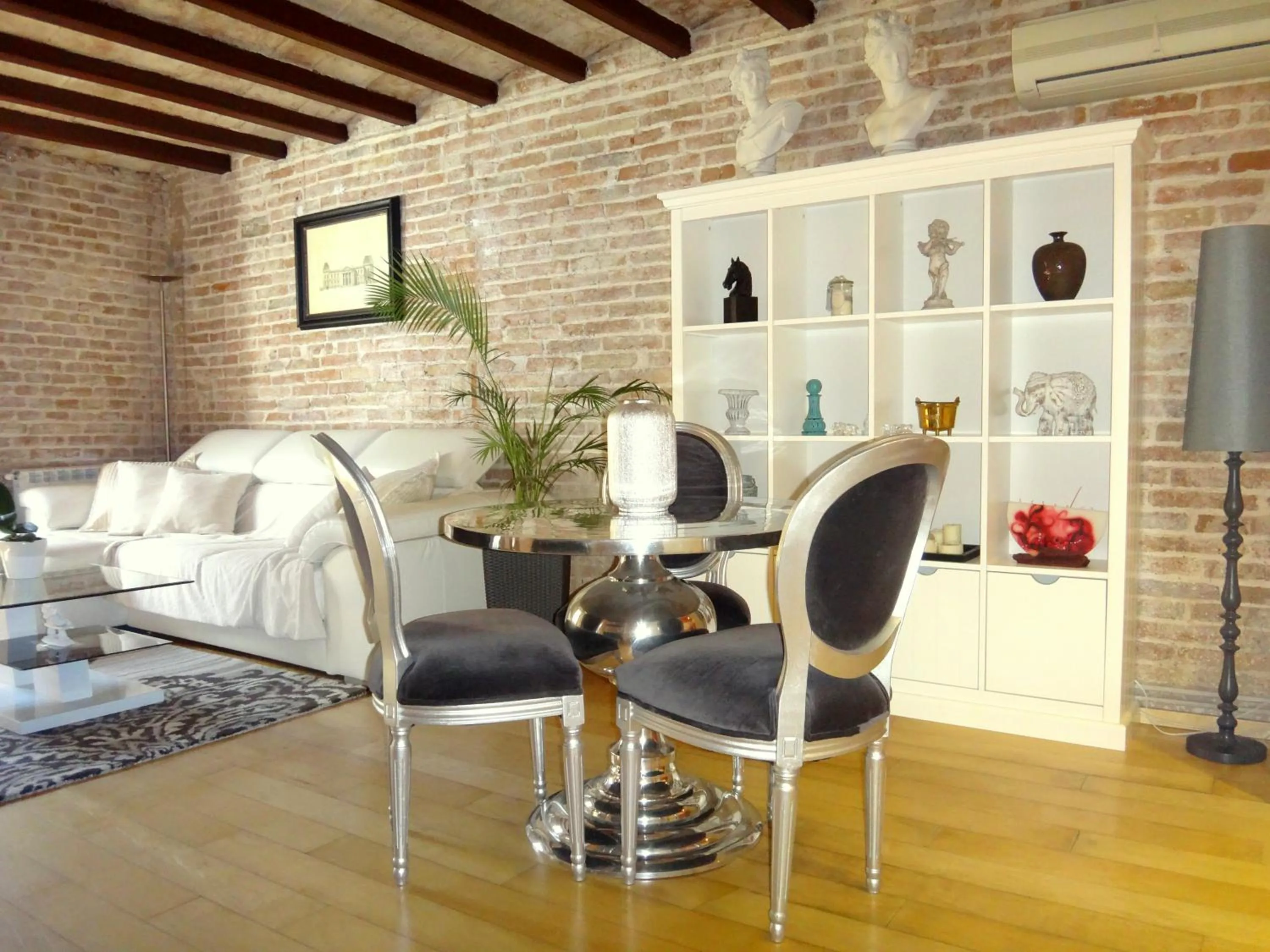Seating area in Lux Apartments Barcelona