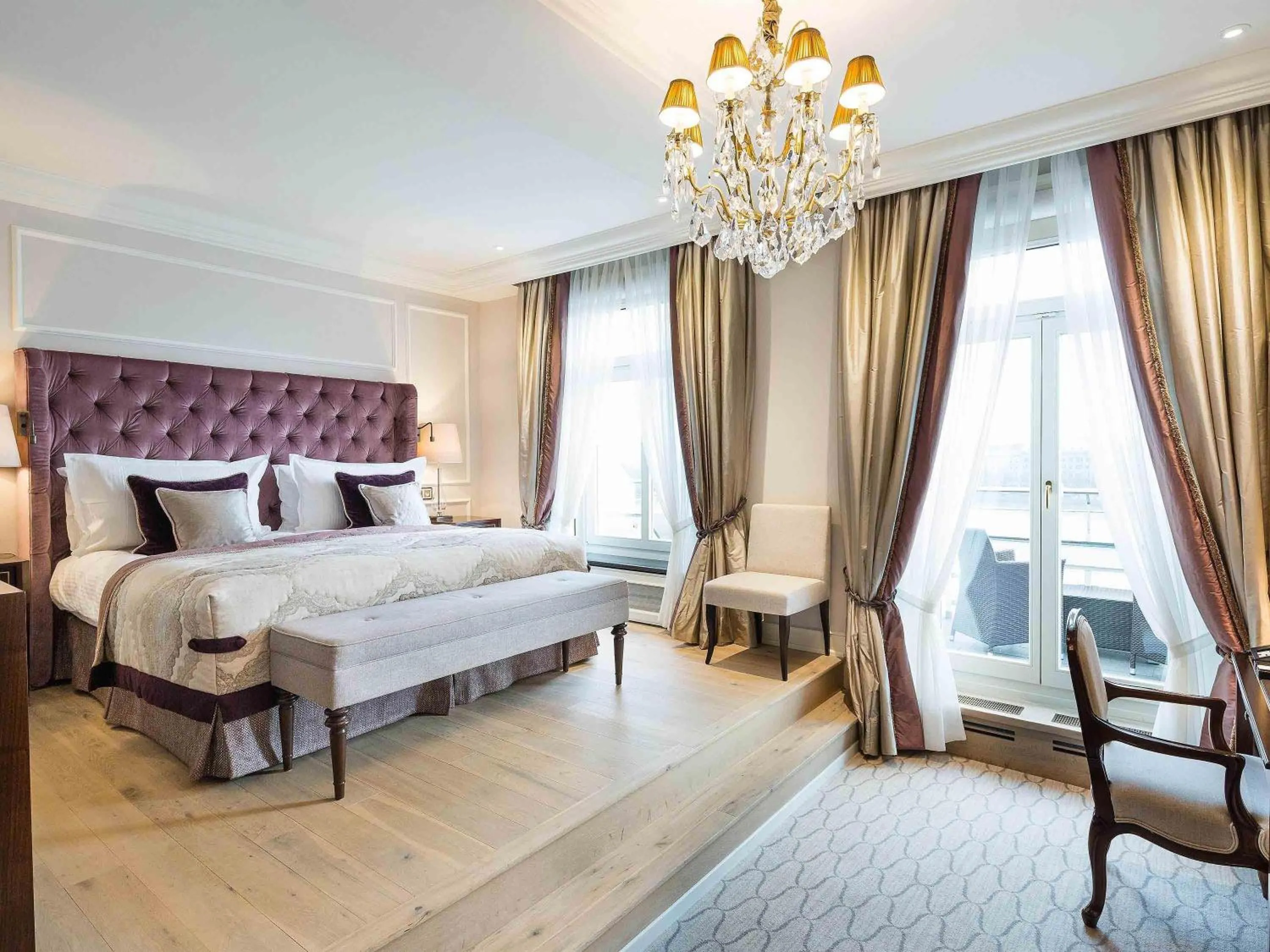 Bedroom, Bed in Fairmont Hotel Vier Jahreszeiten