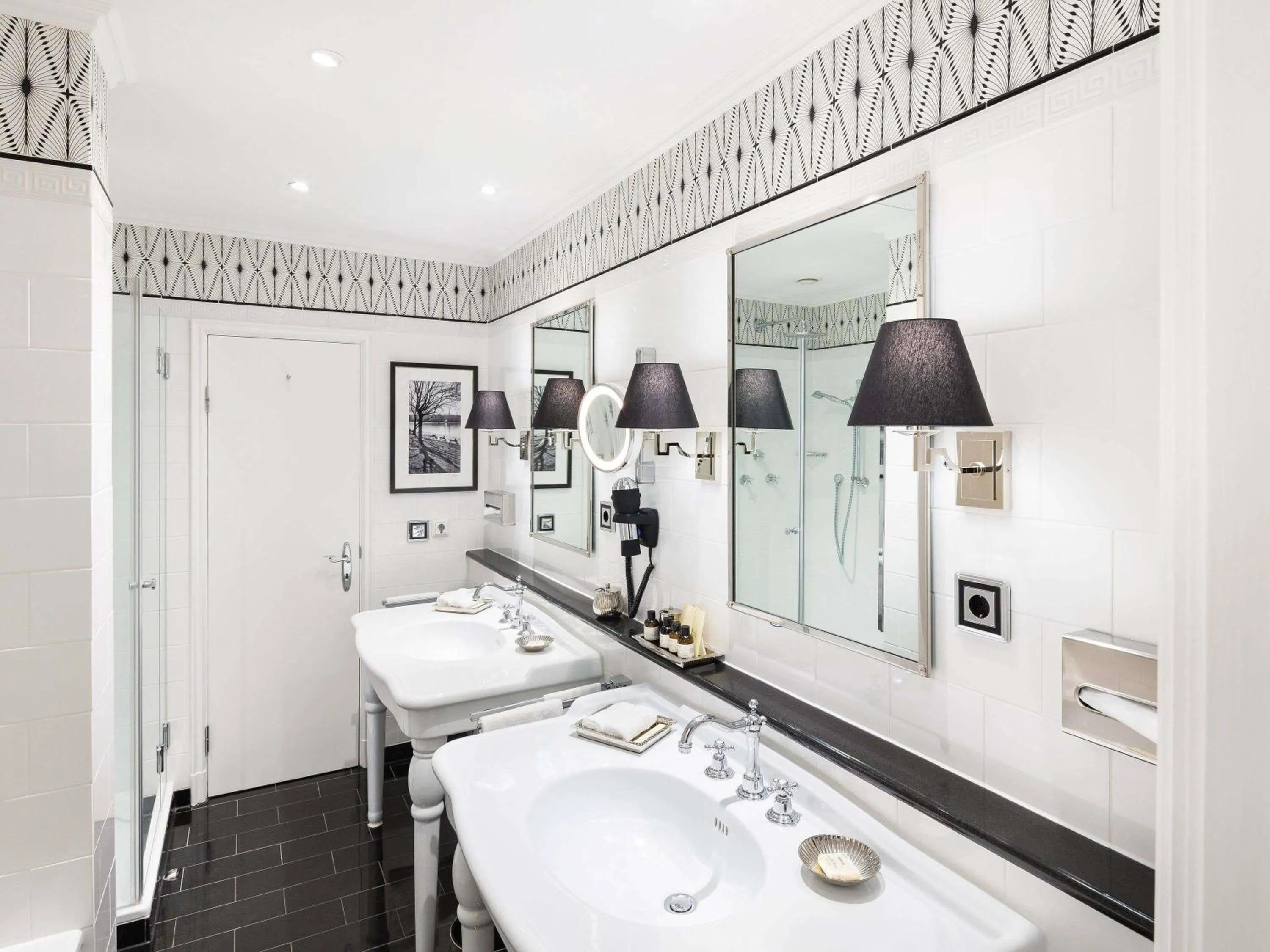 Bedroom in Fairmont Hotel Vier Jahreszeiten