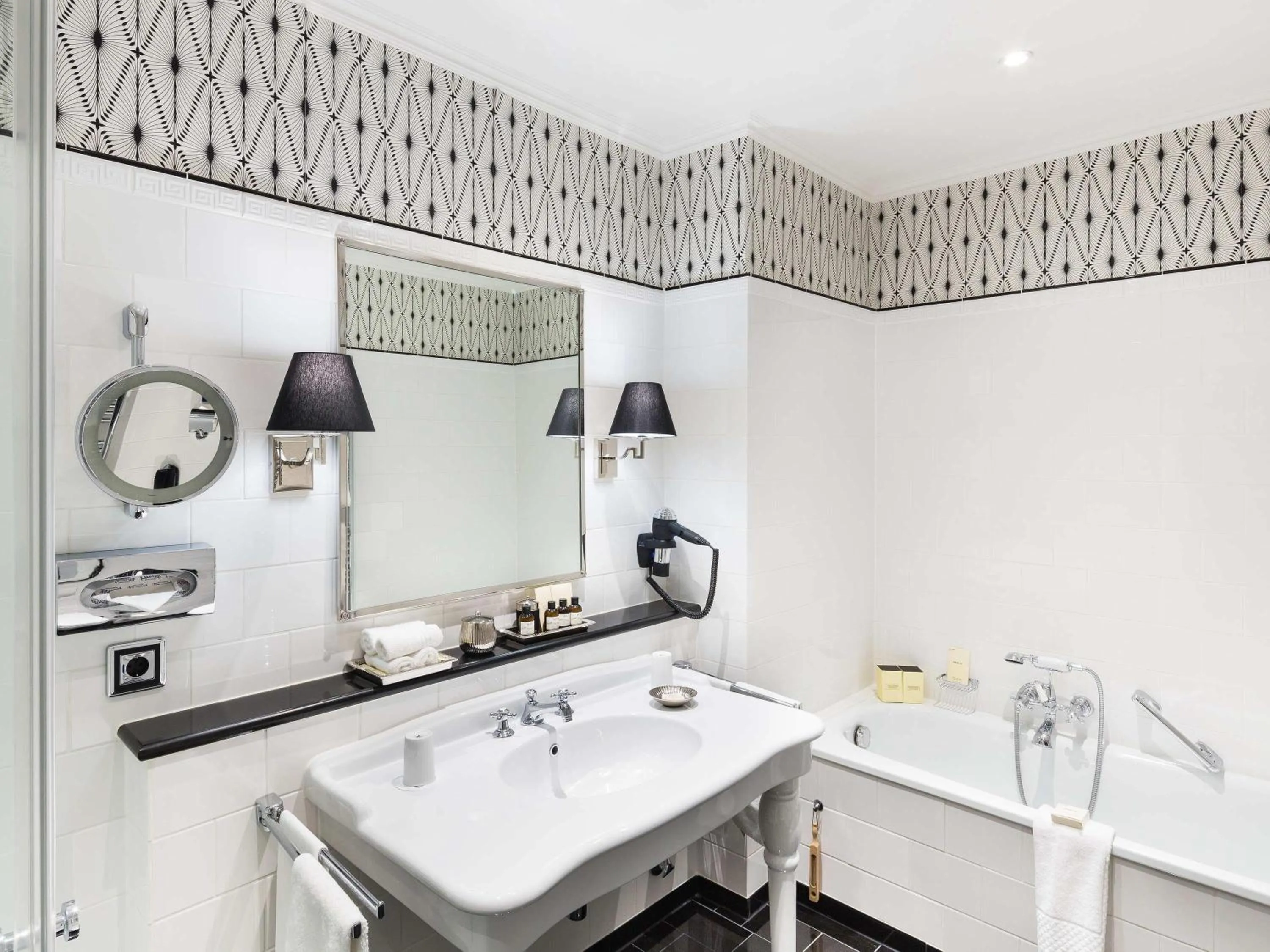 Bedroom in Fairmont Hotel Vier Jahreszeiten