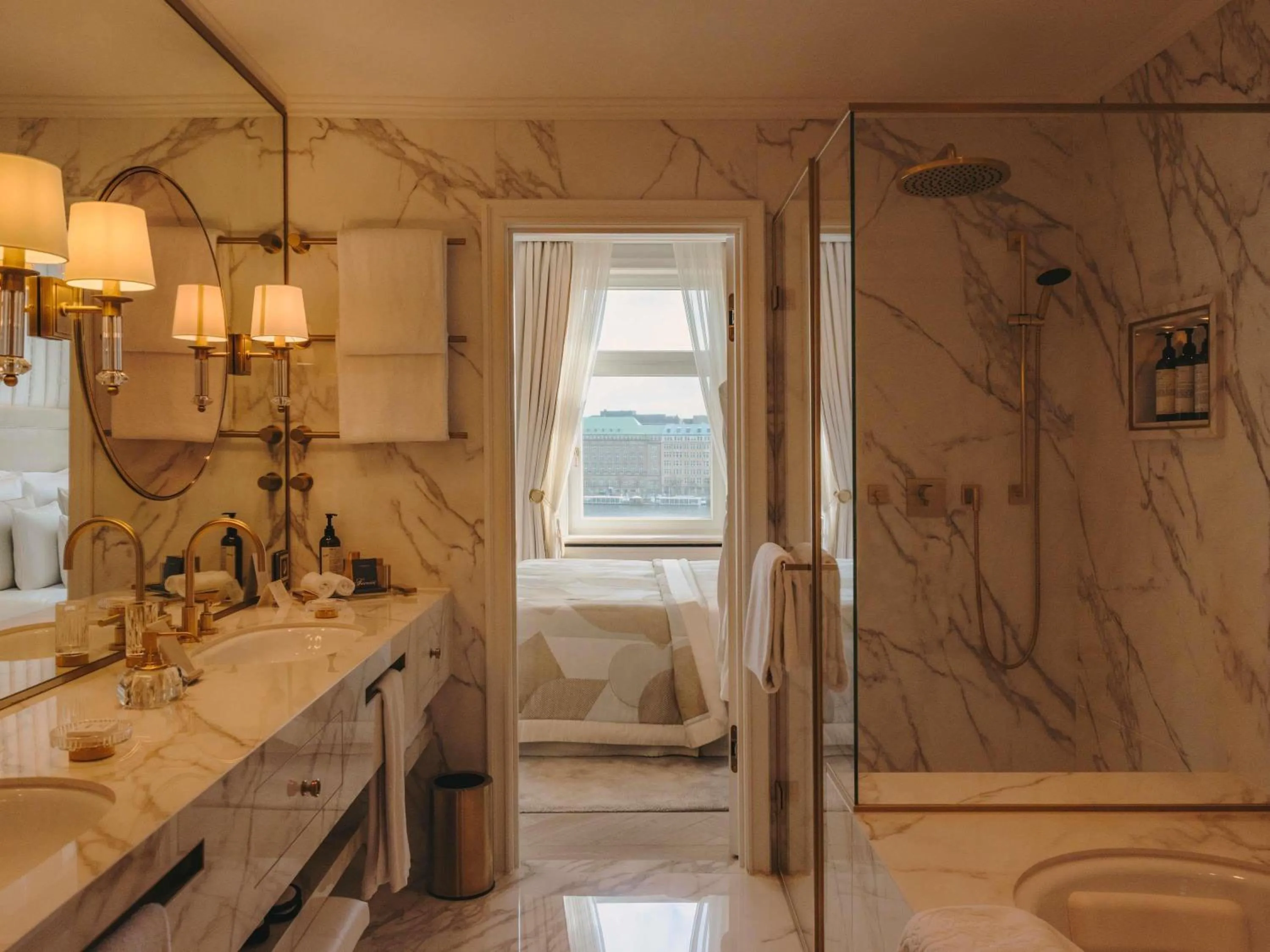 Bedroom in Fairmont Hotel Vier Jahreszeiten