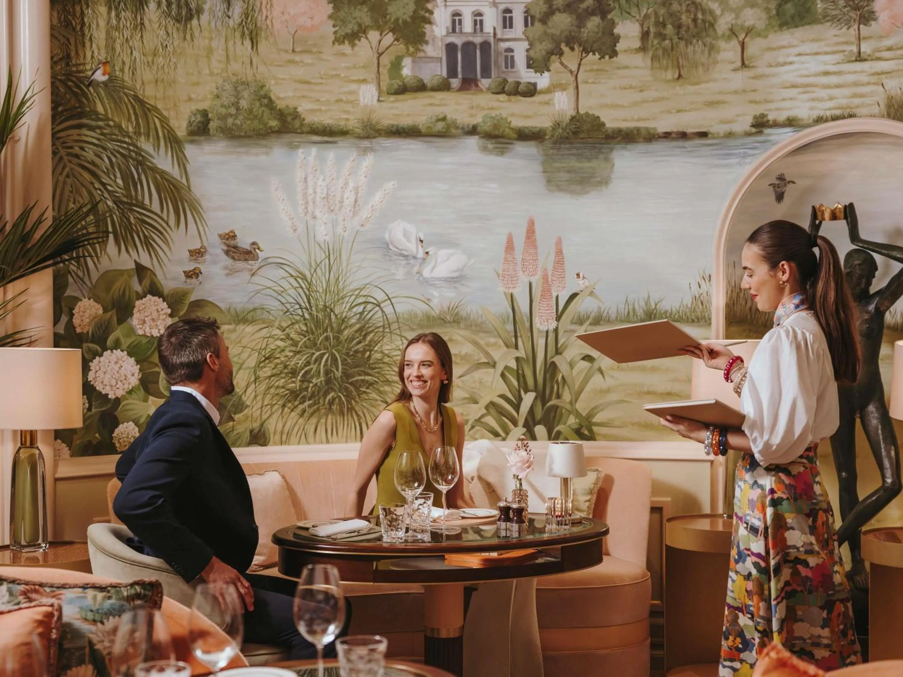 Restaurant/places to eat in Fairmont Hotel Vier Jahreszeiten