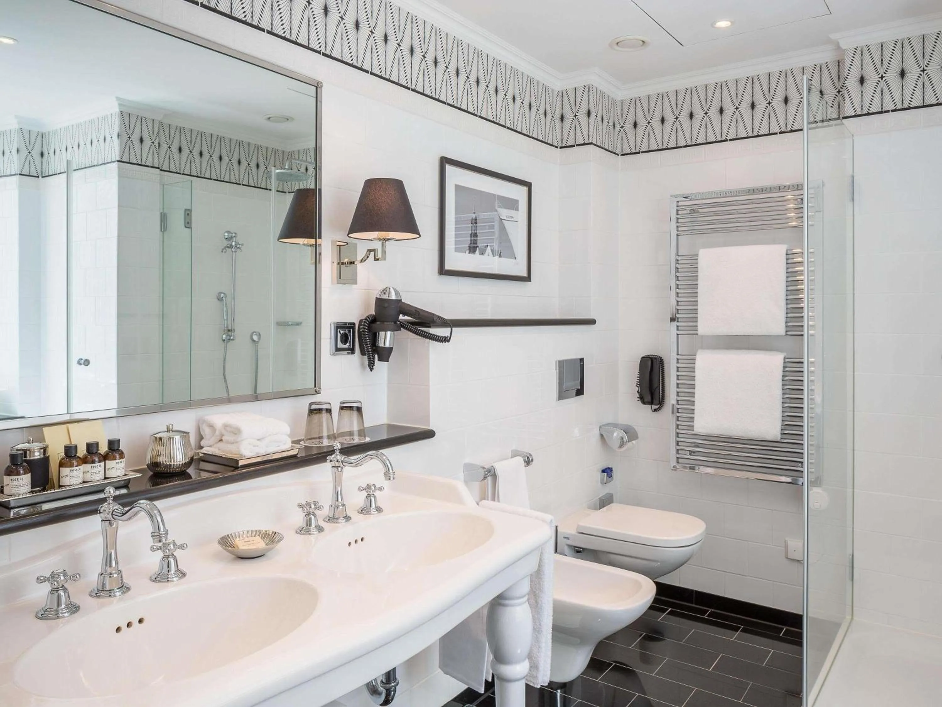 Bedroom in Fairmont Hotel Vier Jahreszeiten