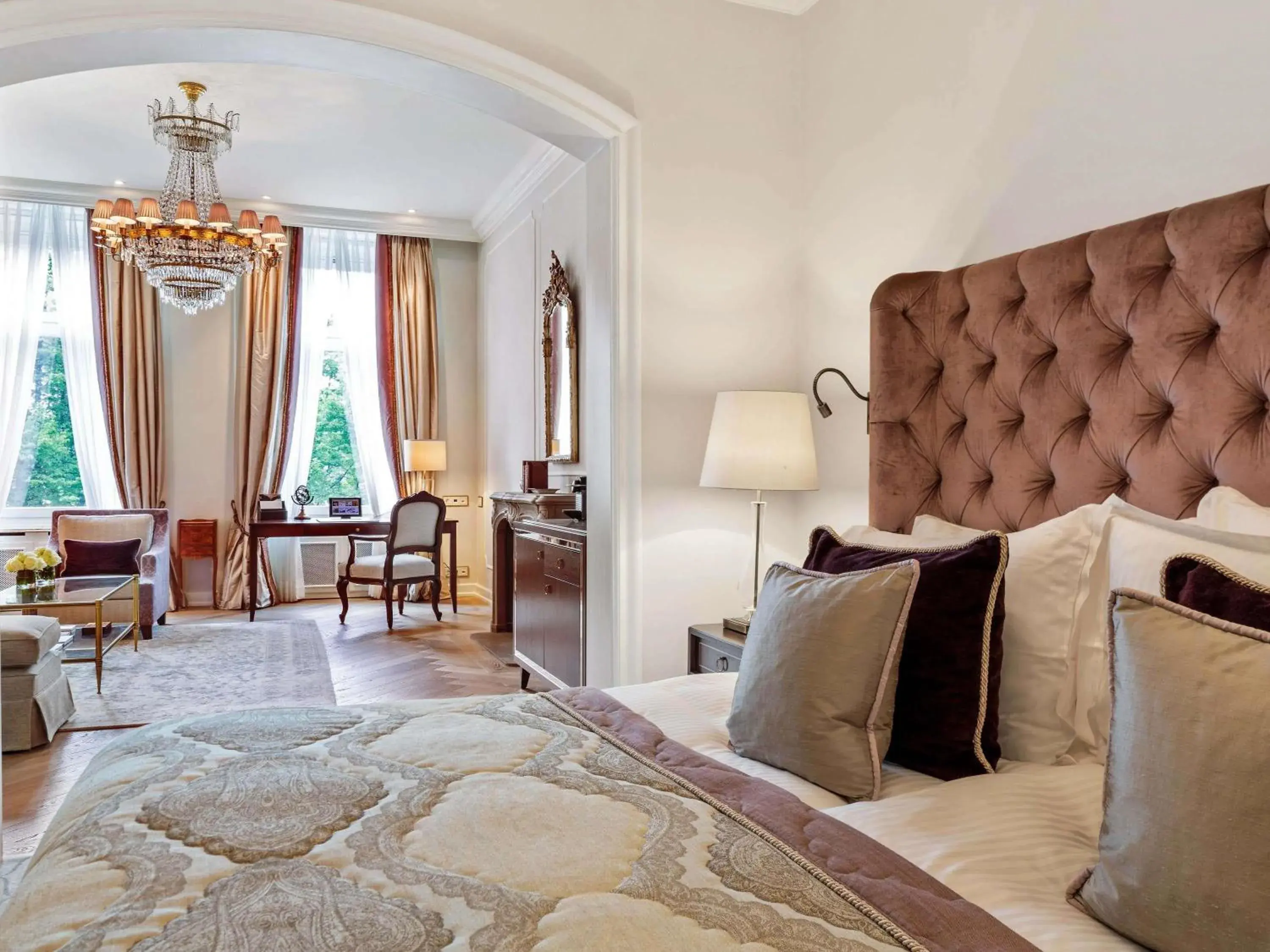 Junior Suite with Lake View in Fairmont Hotel Vier Jahreszeiten Junior Suite with Lake View in Fairmont Hotel Vier Jahreszeiten