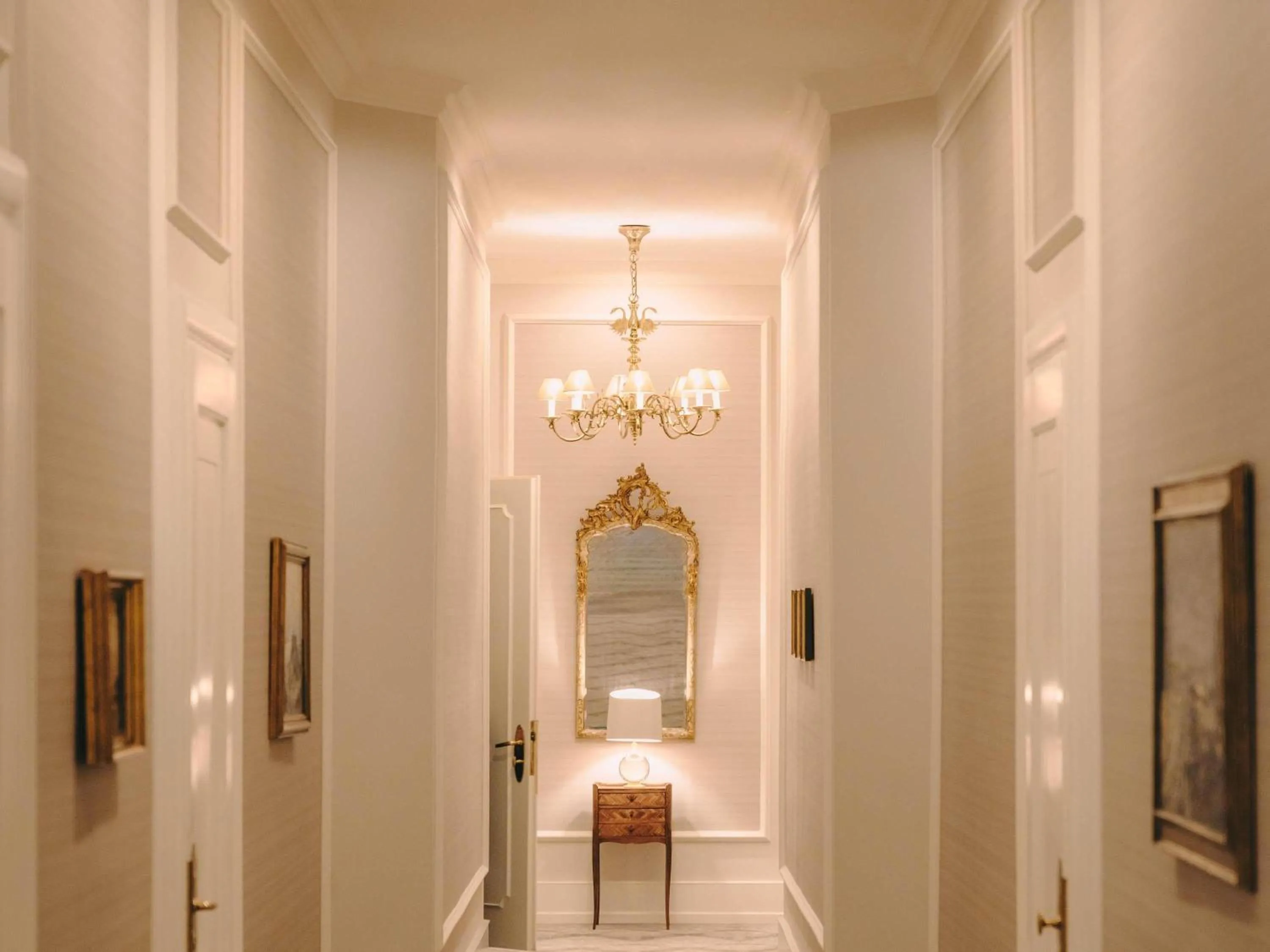 Property building in Fairmont Hotel Vier Jahreszeiten