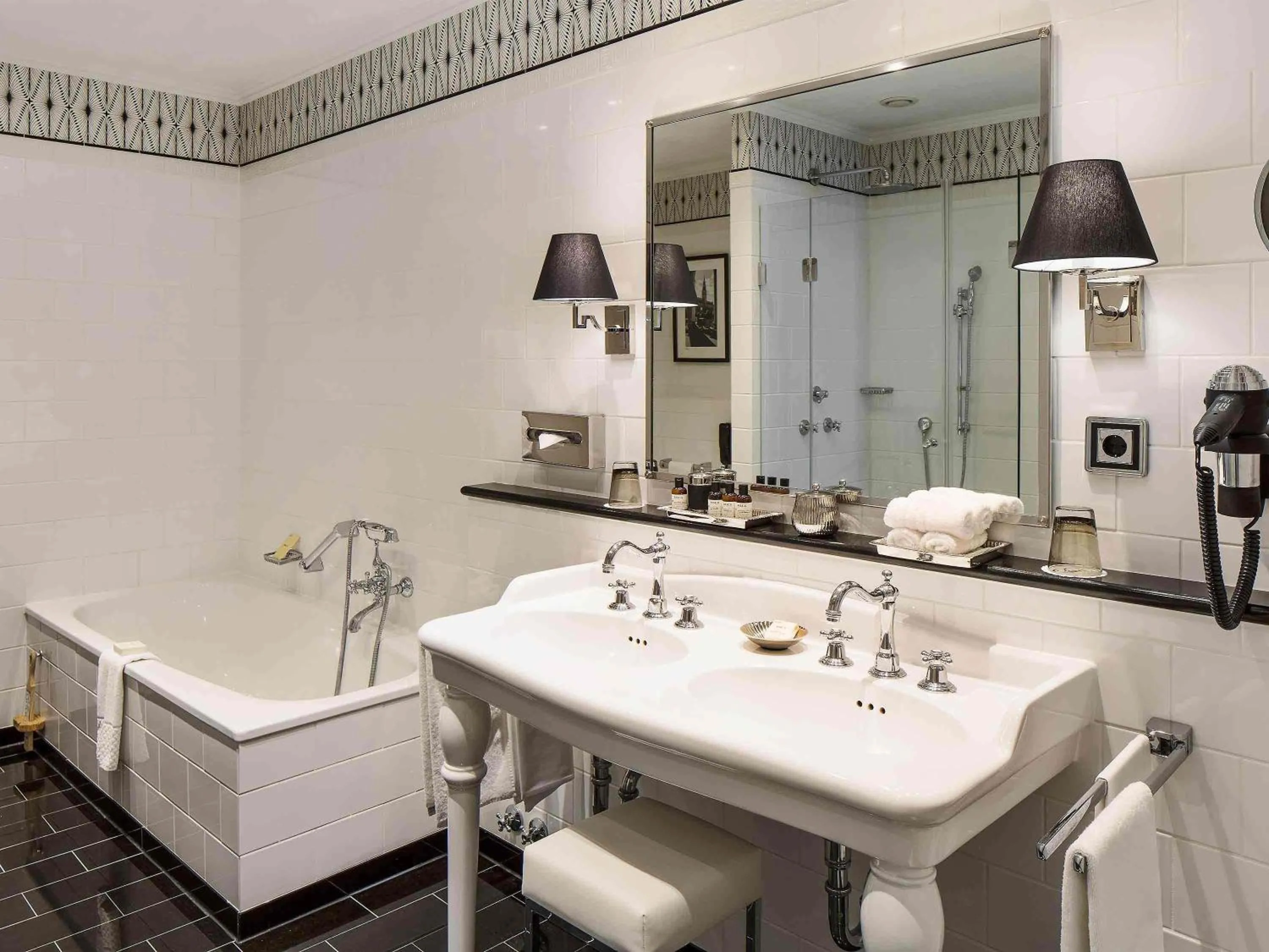 Bedroom in Fairmont Hotel Vier Jahreszeiten