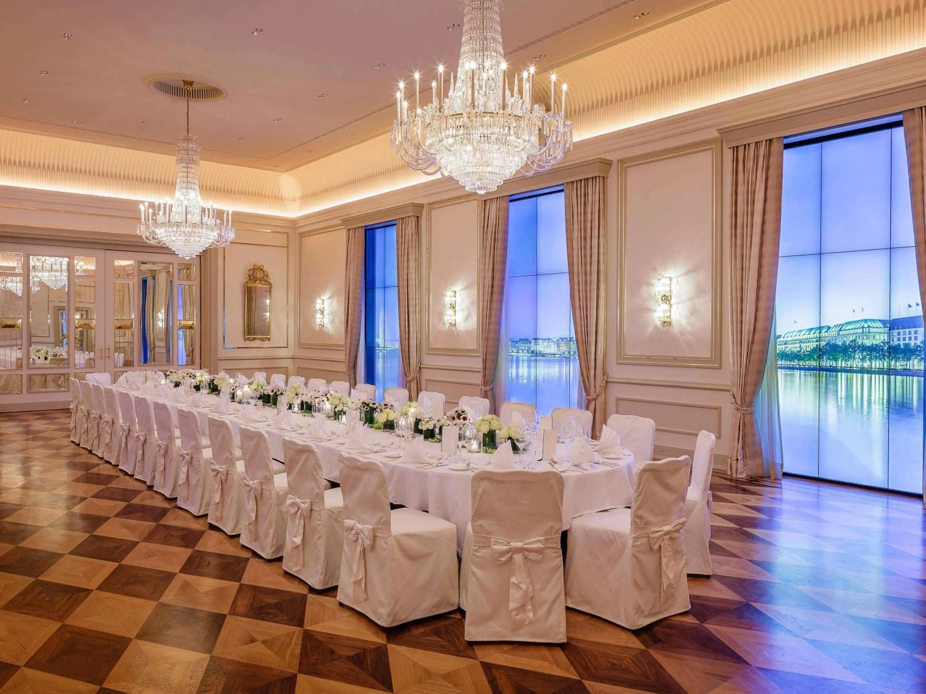 Meeting/conference room in Fairmont Hotel Vier Jahreszeiten
