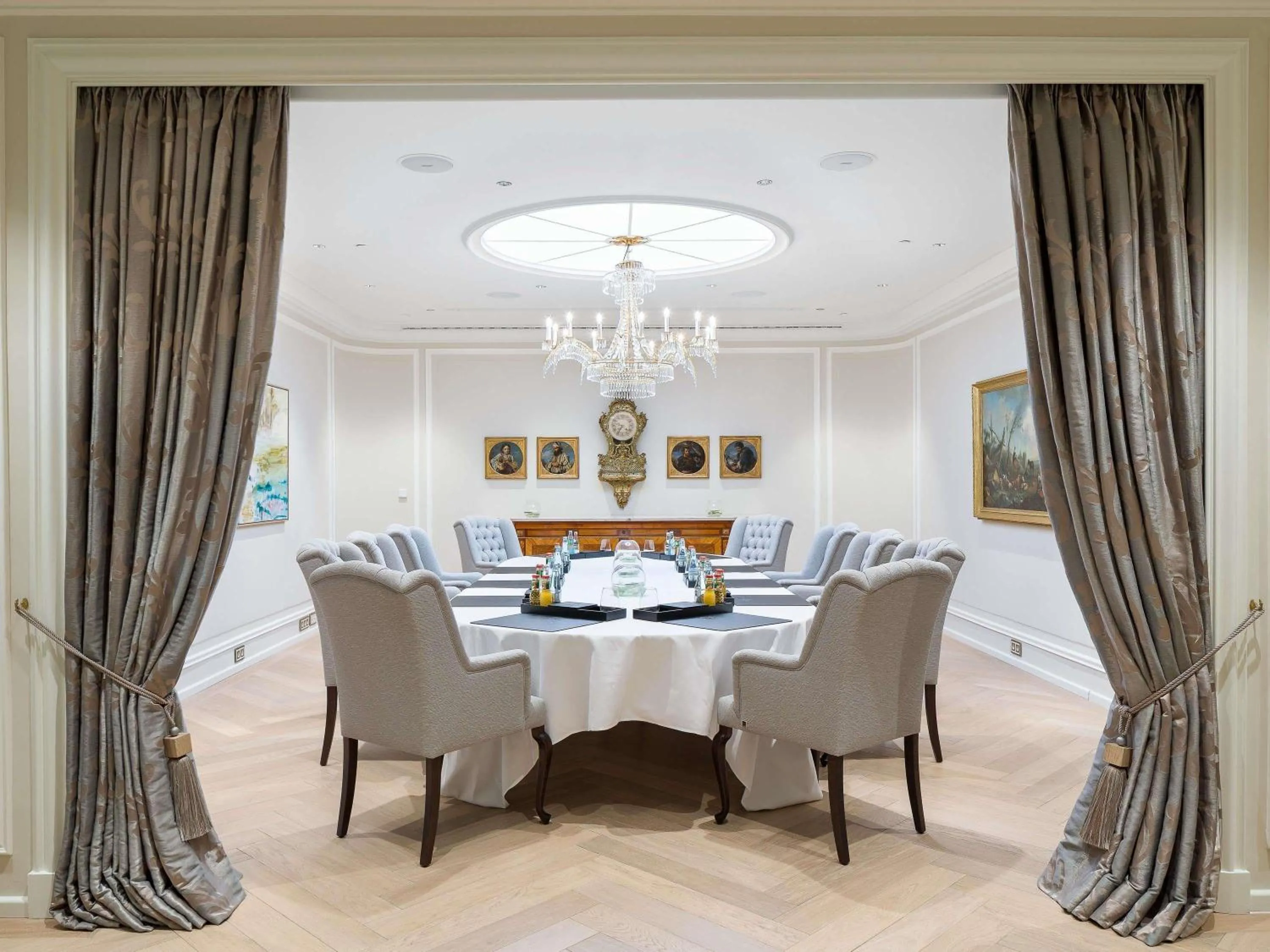 Meeting/conference room in Fairmont Hotel Vier Jahreszeiten