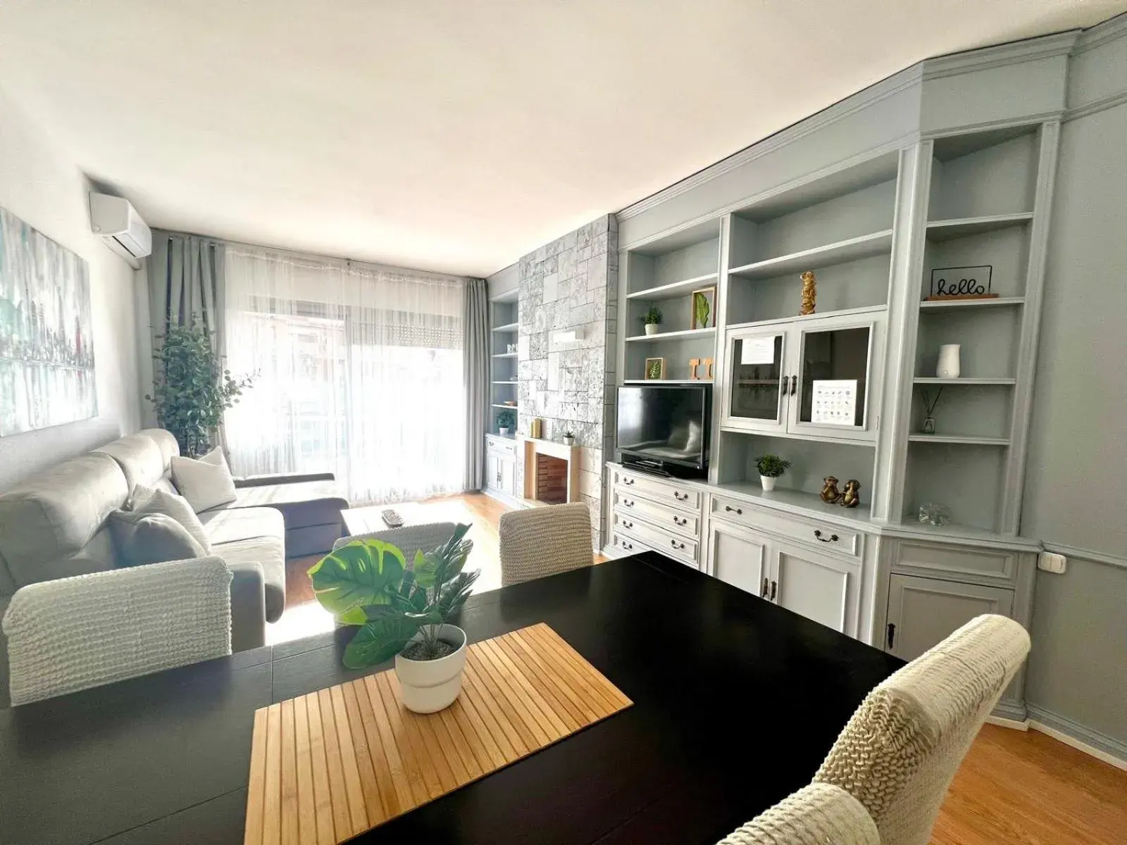 Family-Friendly Home in Central Barcelona 4BDR Family-Friendly Home in Central Barcelona 4BDR