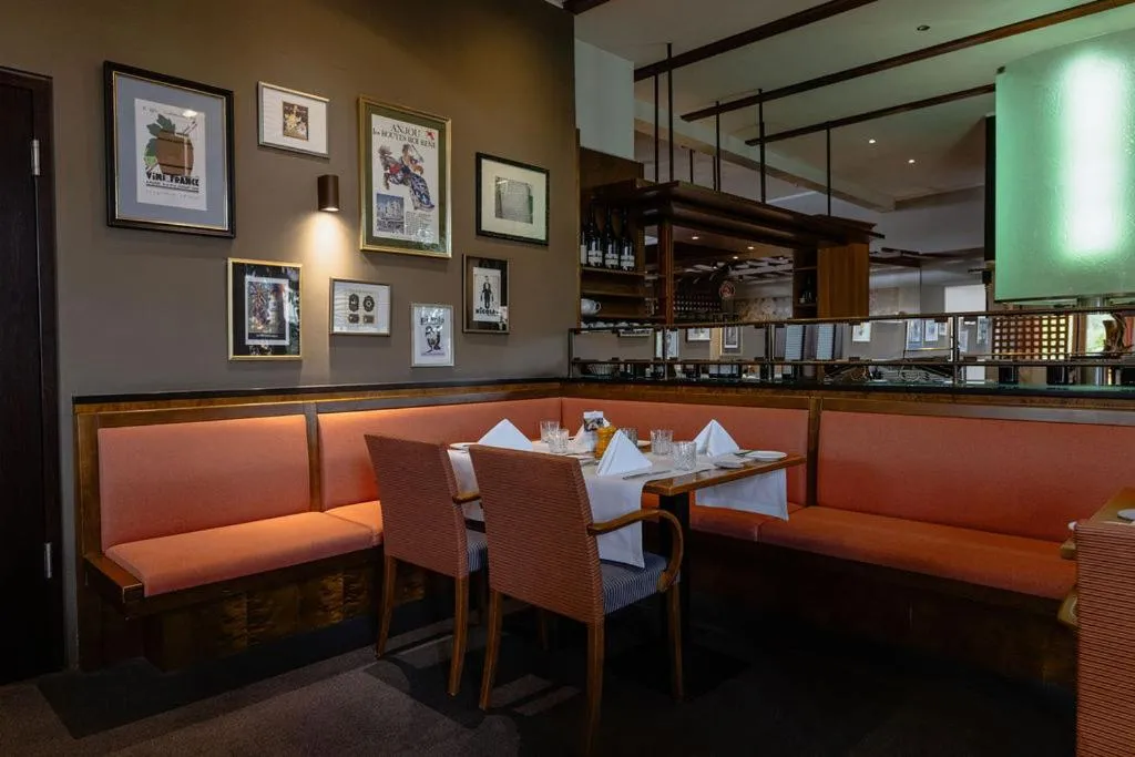 Restaurant/places to eat in Hotel Remarque