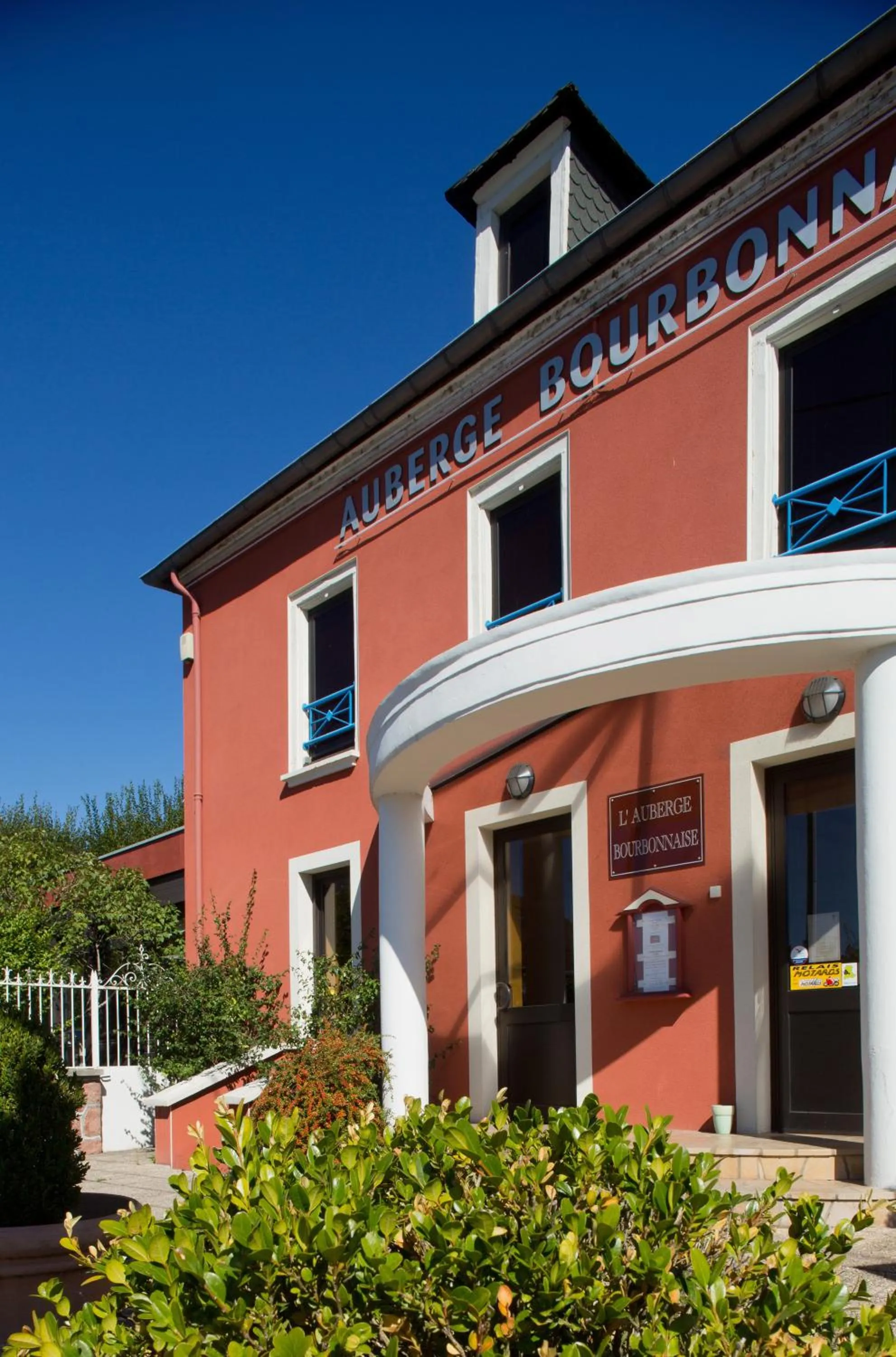 Property building in Logis L'Auberge Bourbonnaise