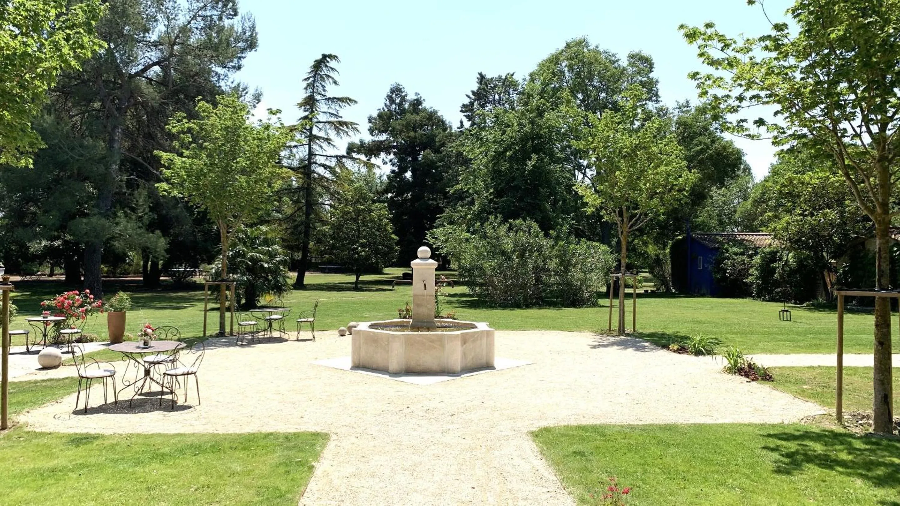Property building in Domaine de Rhodes - 5 Chambres et 7 locations de vacances
