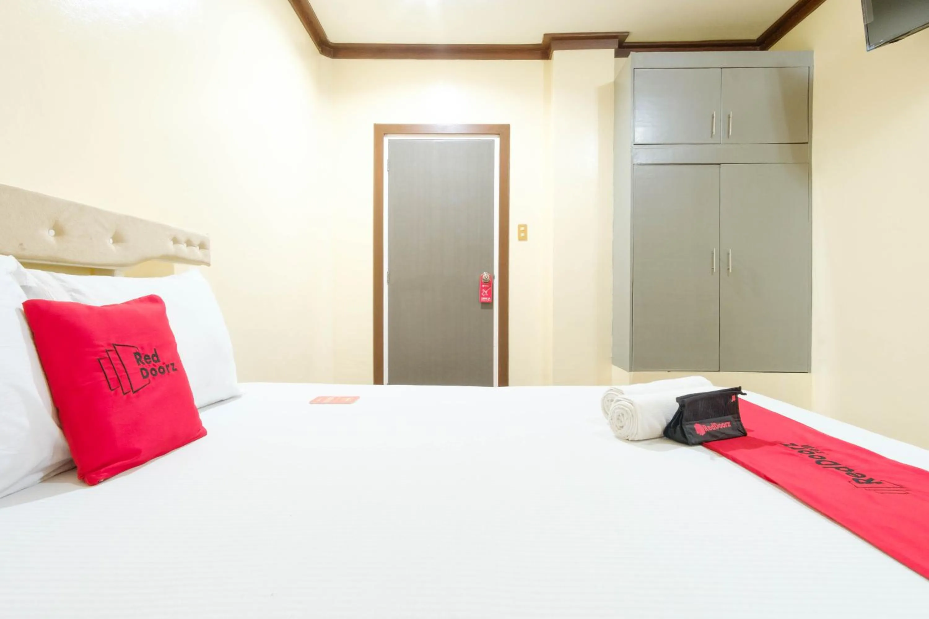 Bed in RedDoorz Plus @ Seaborne Hotel Subic Zambales