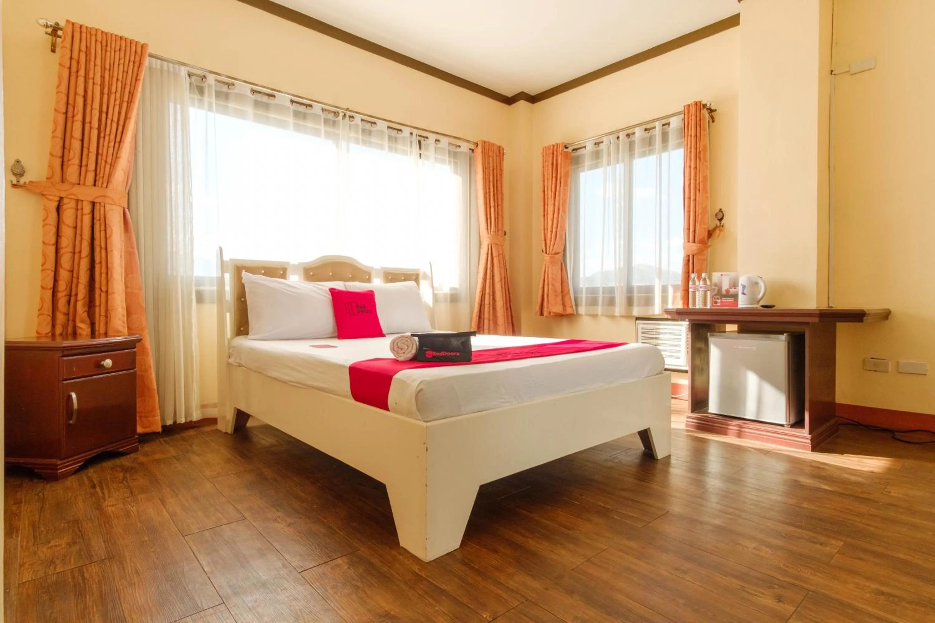 Bed in RedDoorz Plus @ Seaborne Hotel Subic Zambales