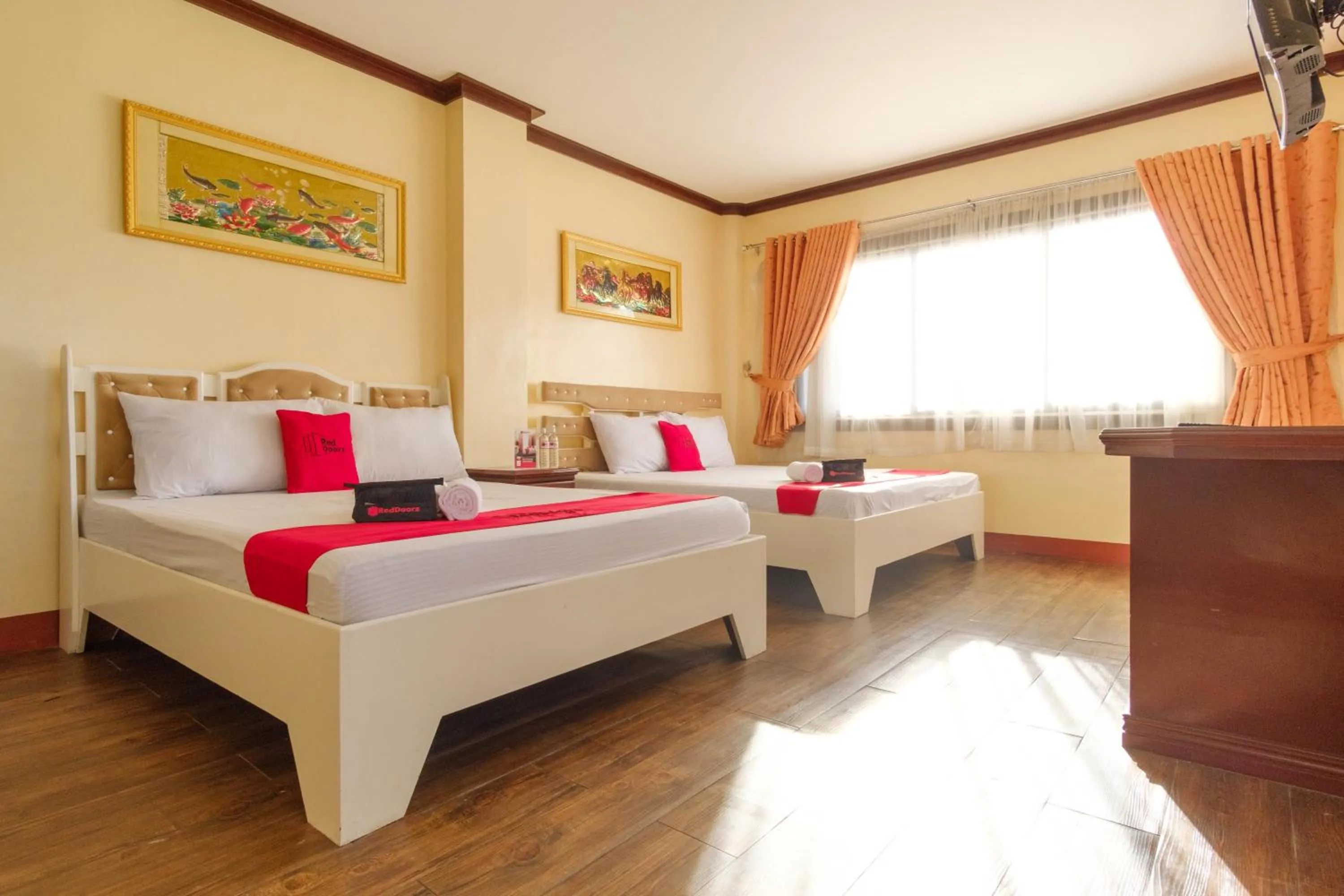 Bed in RedDoorz Plus @ Seaborne Hotel Subic Zambales