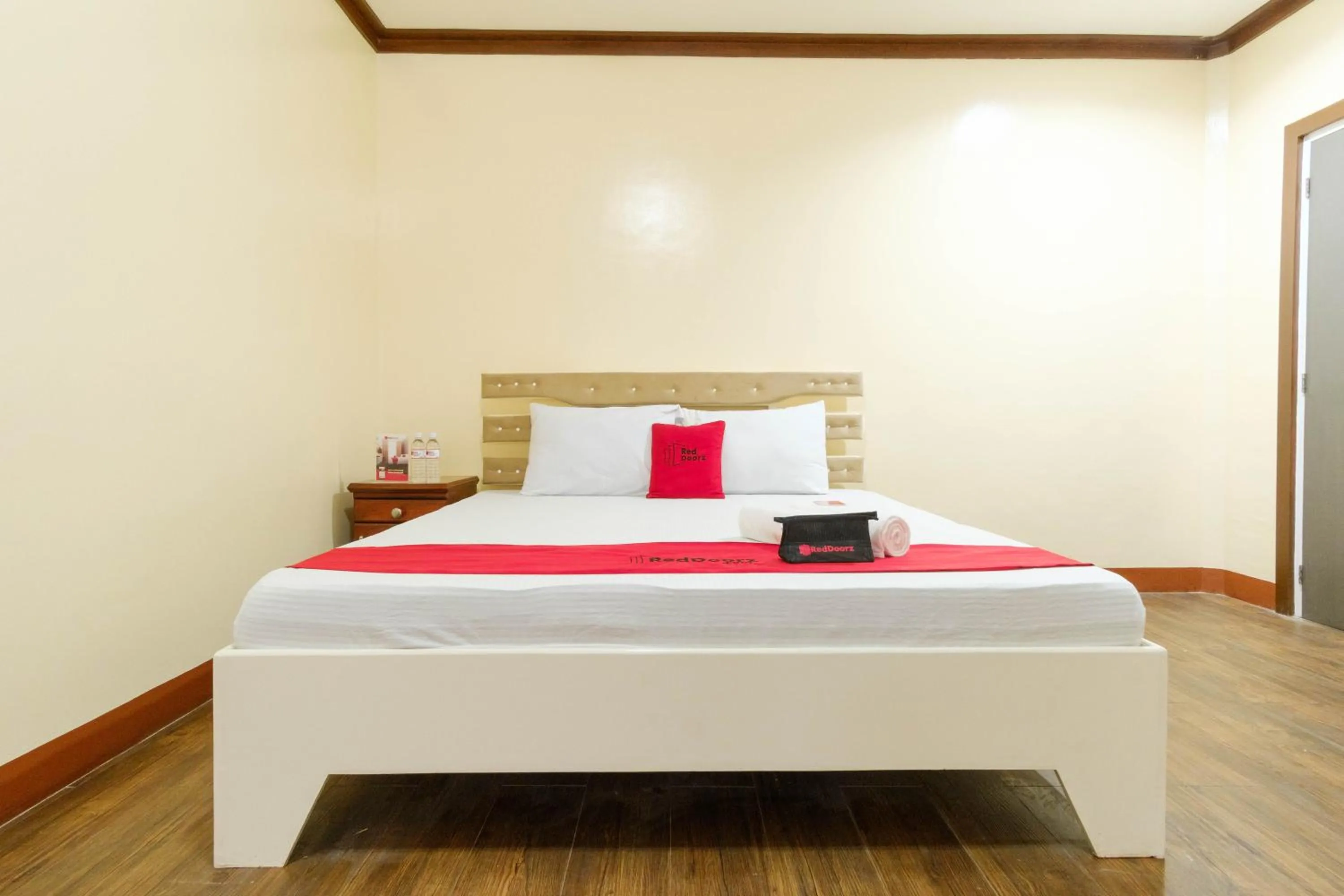 Bed in RedDoorz Plus @ Seaborne Hotel Subic Zambales