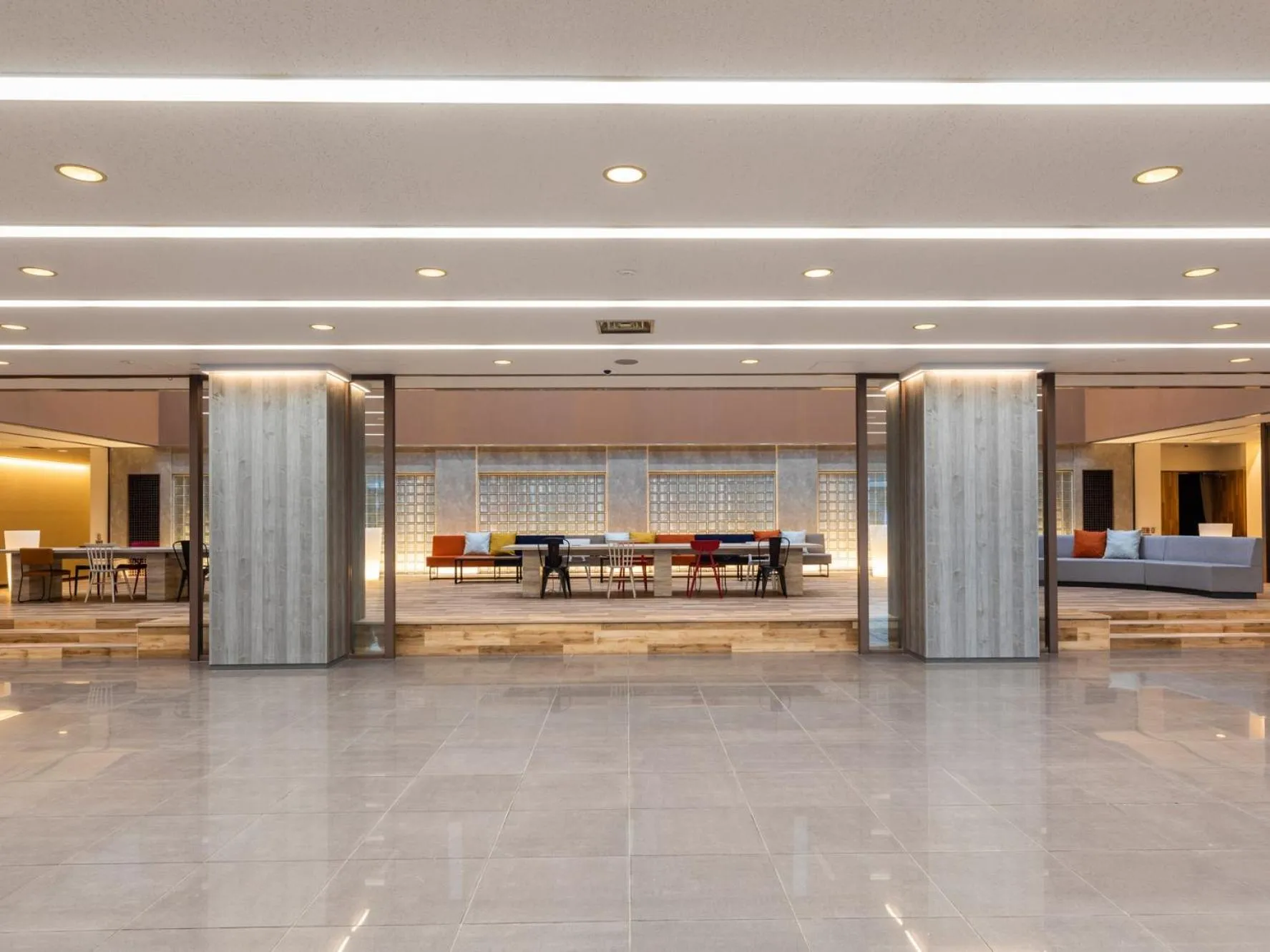 Lobby or reception in Tosei Hotel & Seminar Makuhari