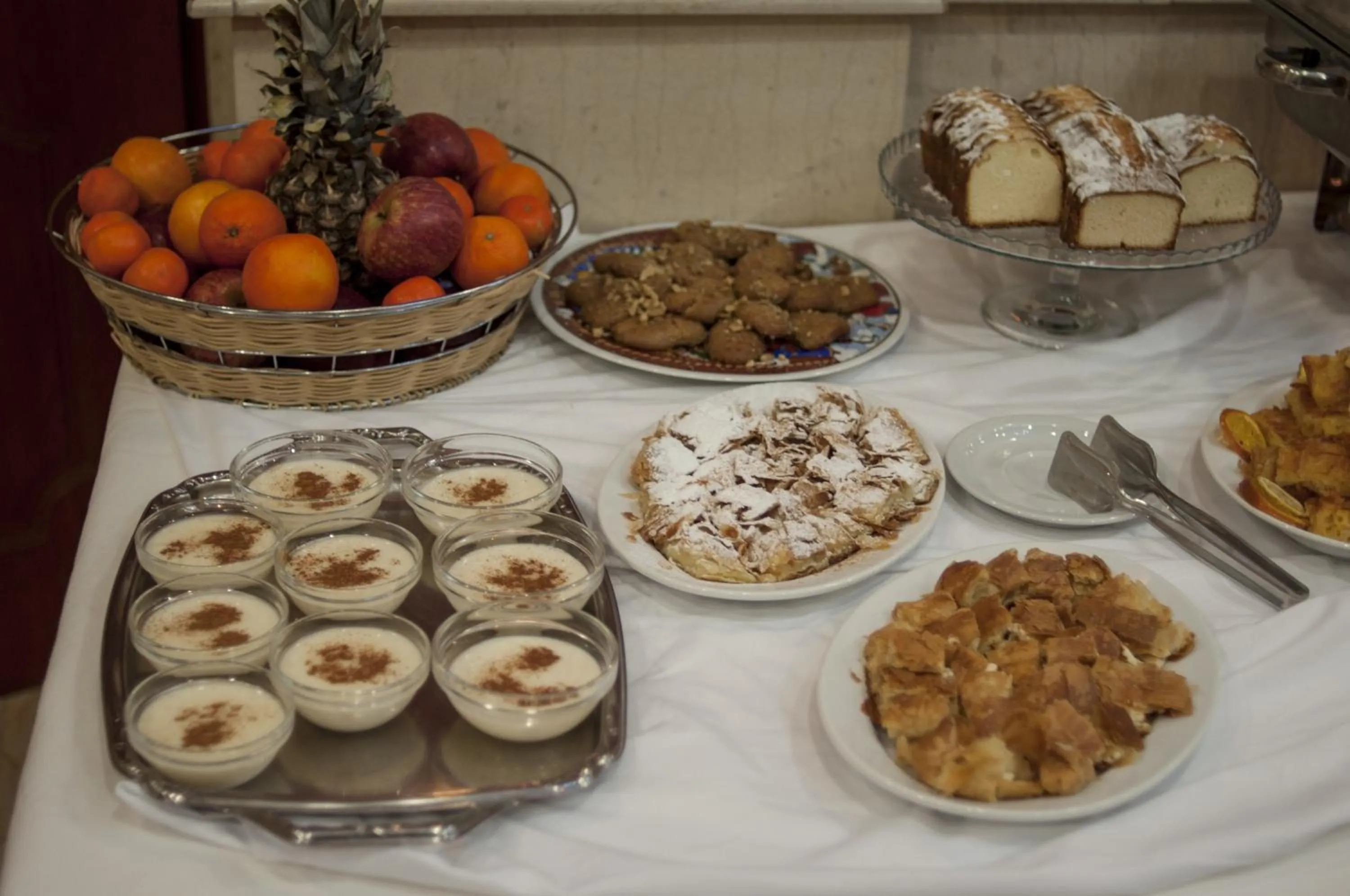 Restaurant/places to eat in Hotel Marianna