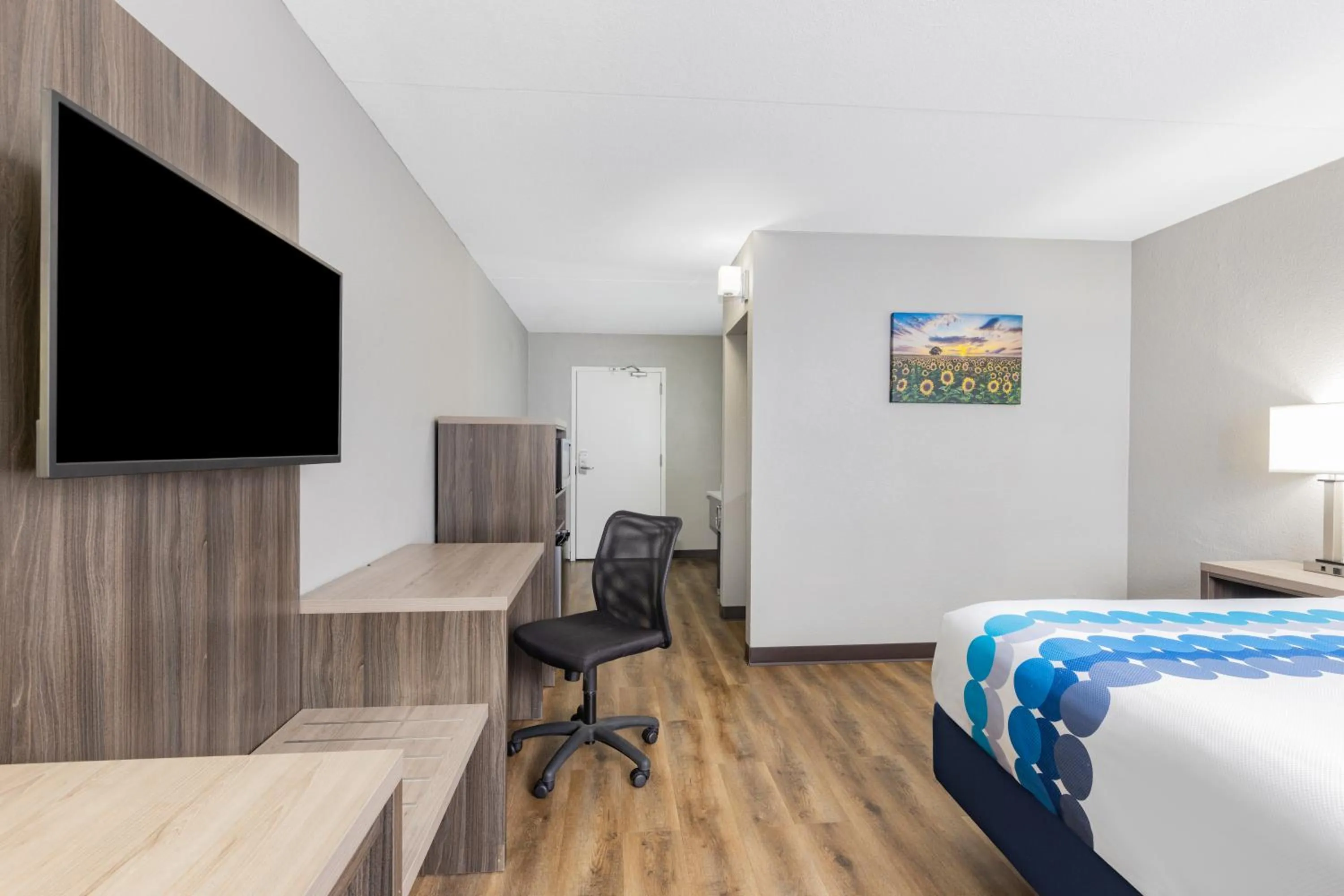 Bed in Wingate by Wyndham Wichita Airport