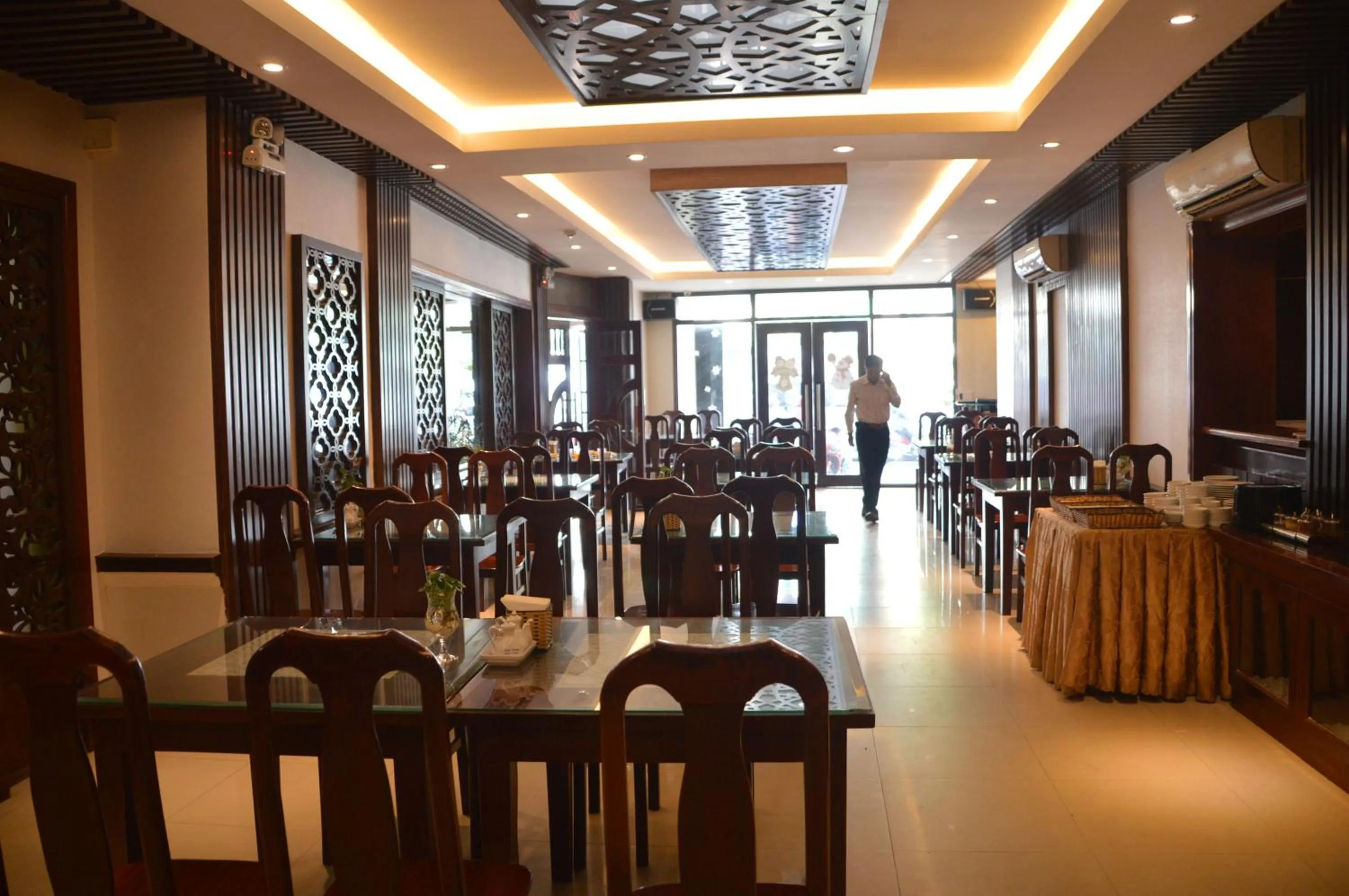 Restaurant/places to eat in Phu Tho Hotel