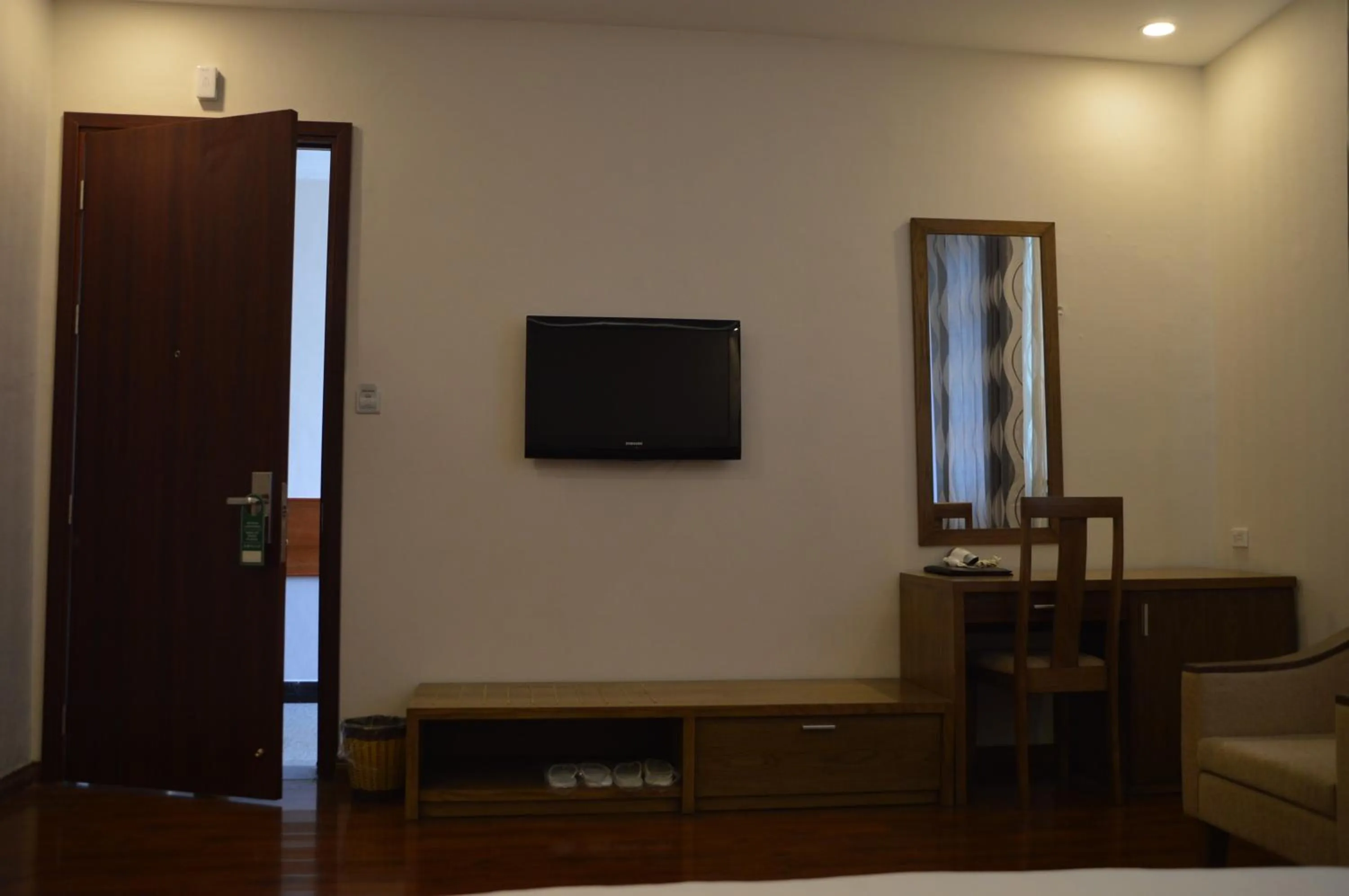 TV and multimedia, Bed in Phu Tho Hotel