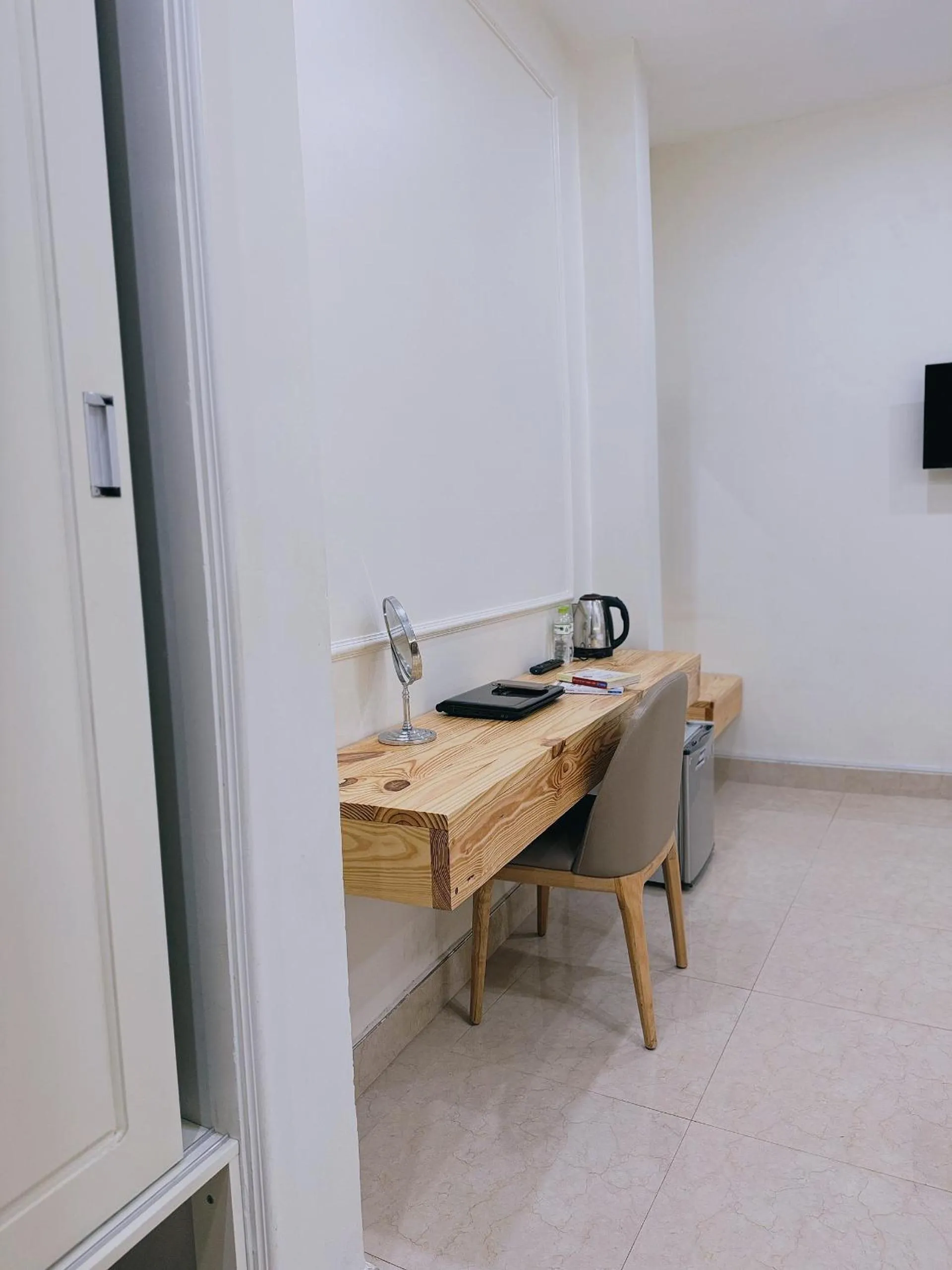 hair dresser in ELISA HOTEL