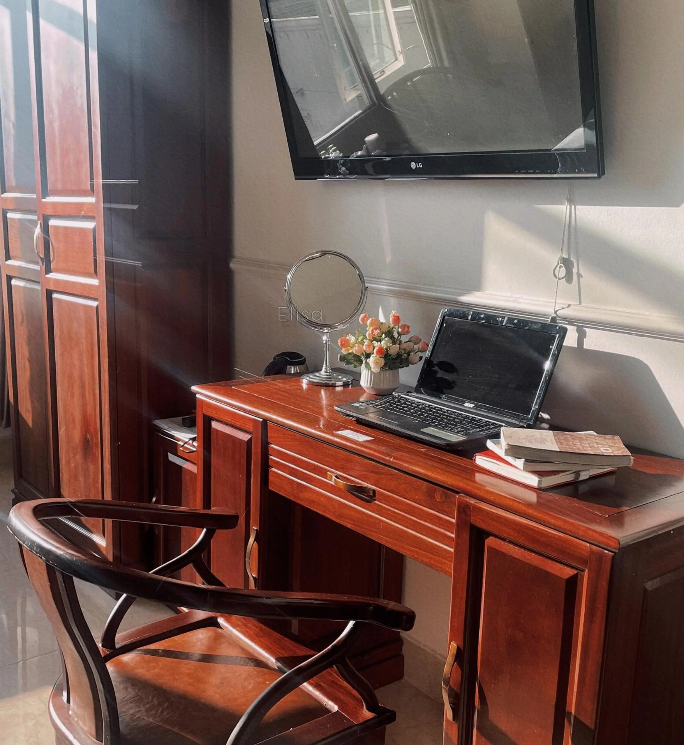 hair dresser in ELISA HOTEL