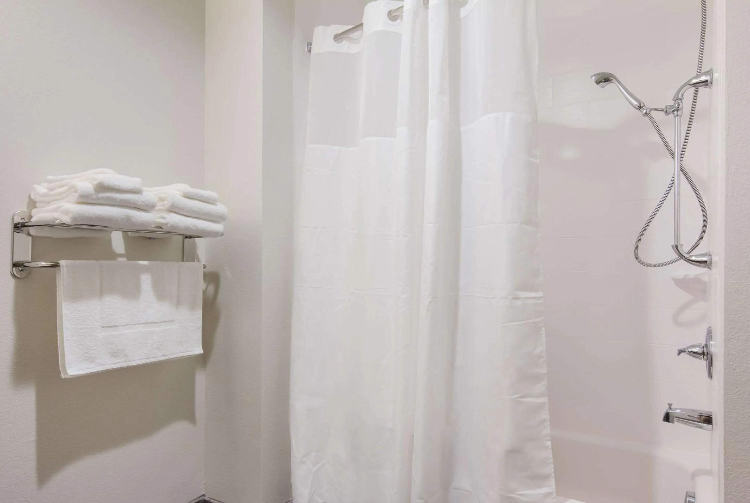 Bathroom in Sleep Inn East Camden