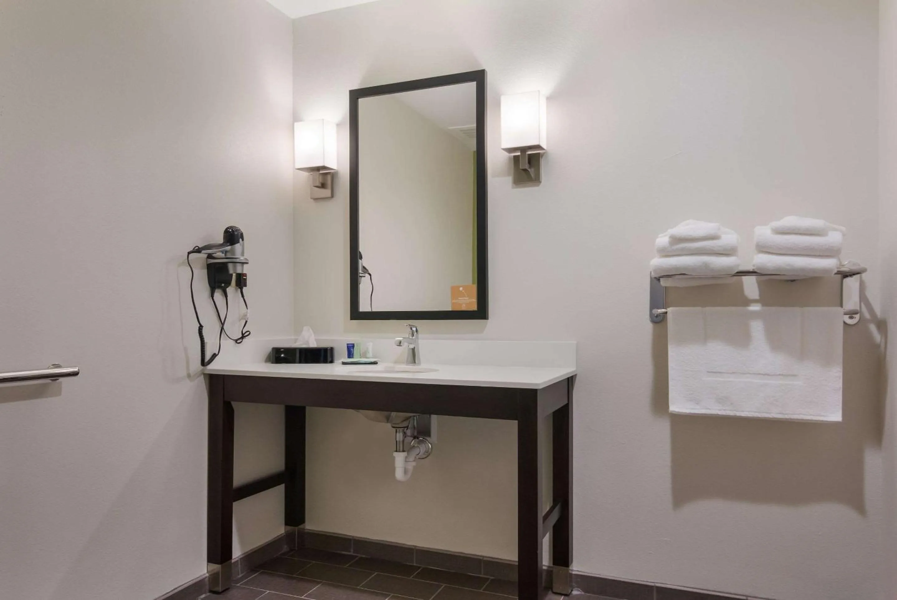 Bathroom in Sleep Inn East Camden