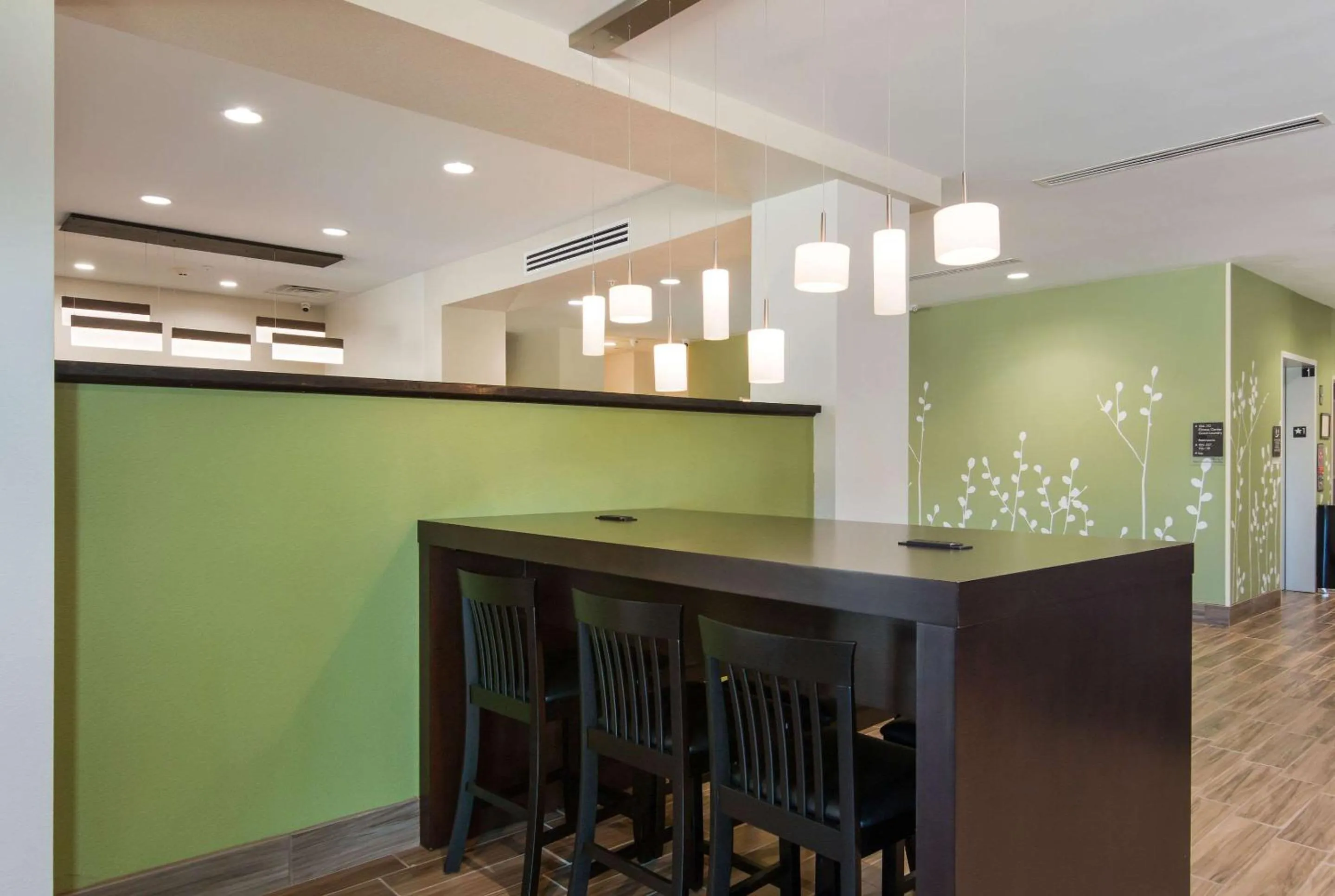 Restaurant/places to eat in MainStay Suites East Camden