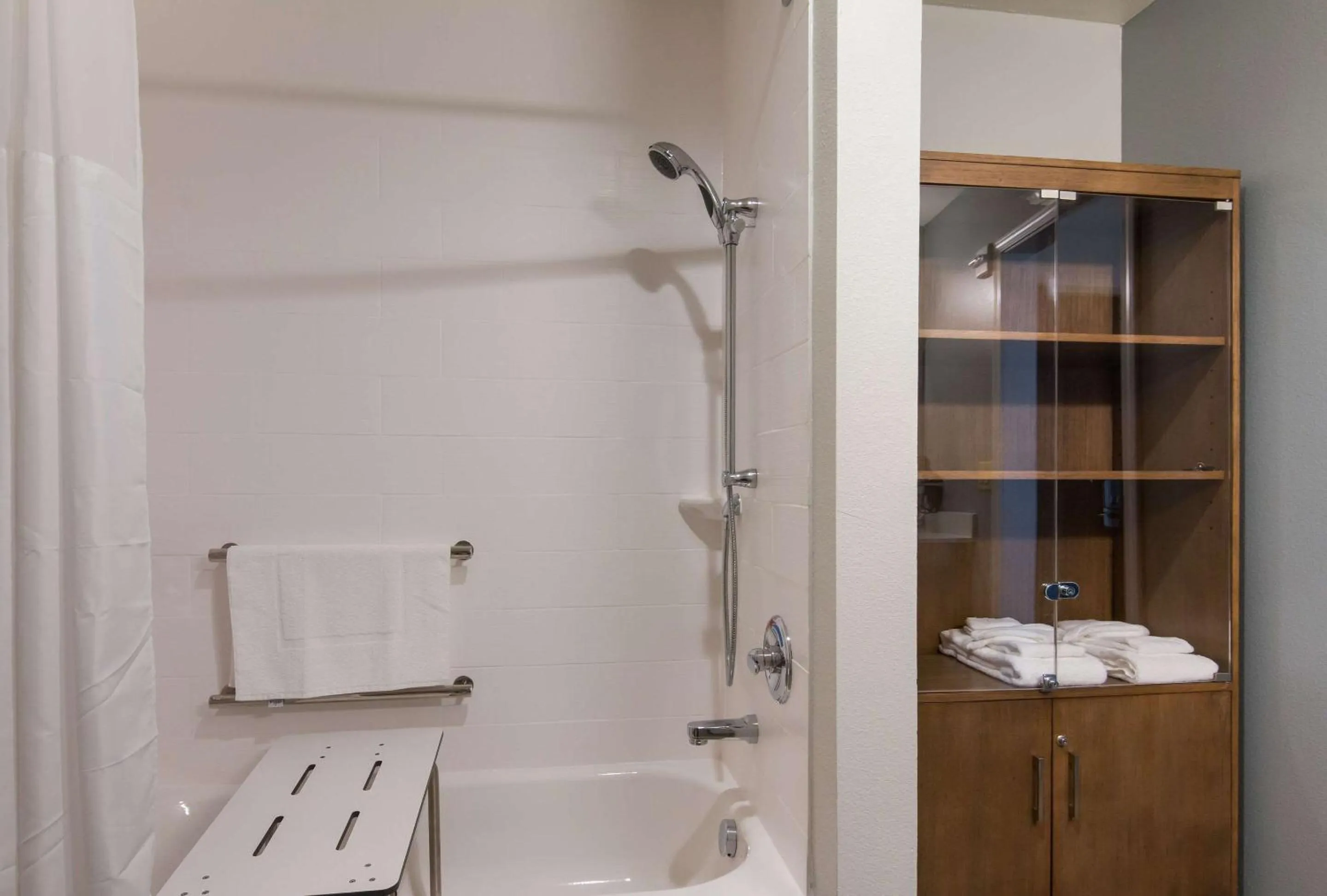 Bathroom in MainStay Suites East Camden