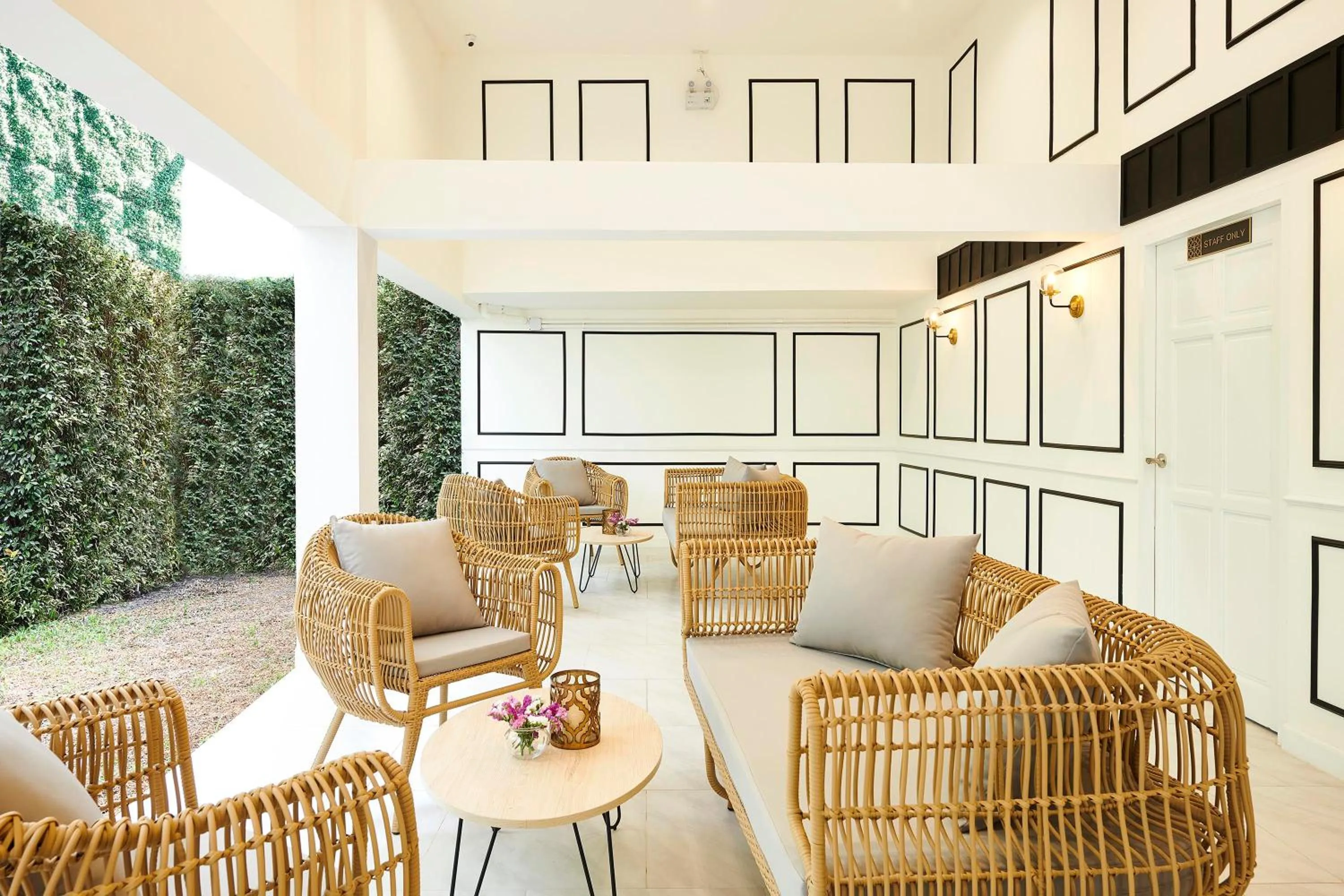 Restaurant/places to eat in Villa De Pranakorn