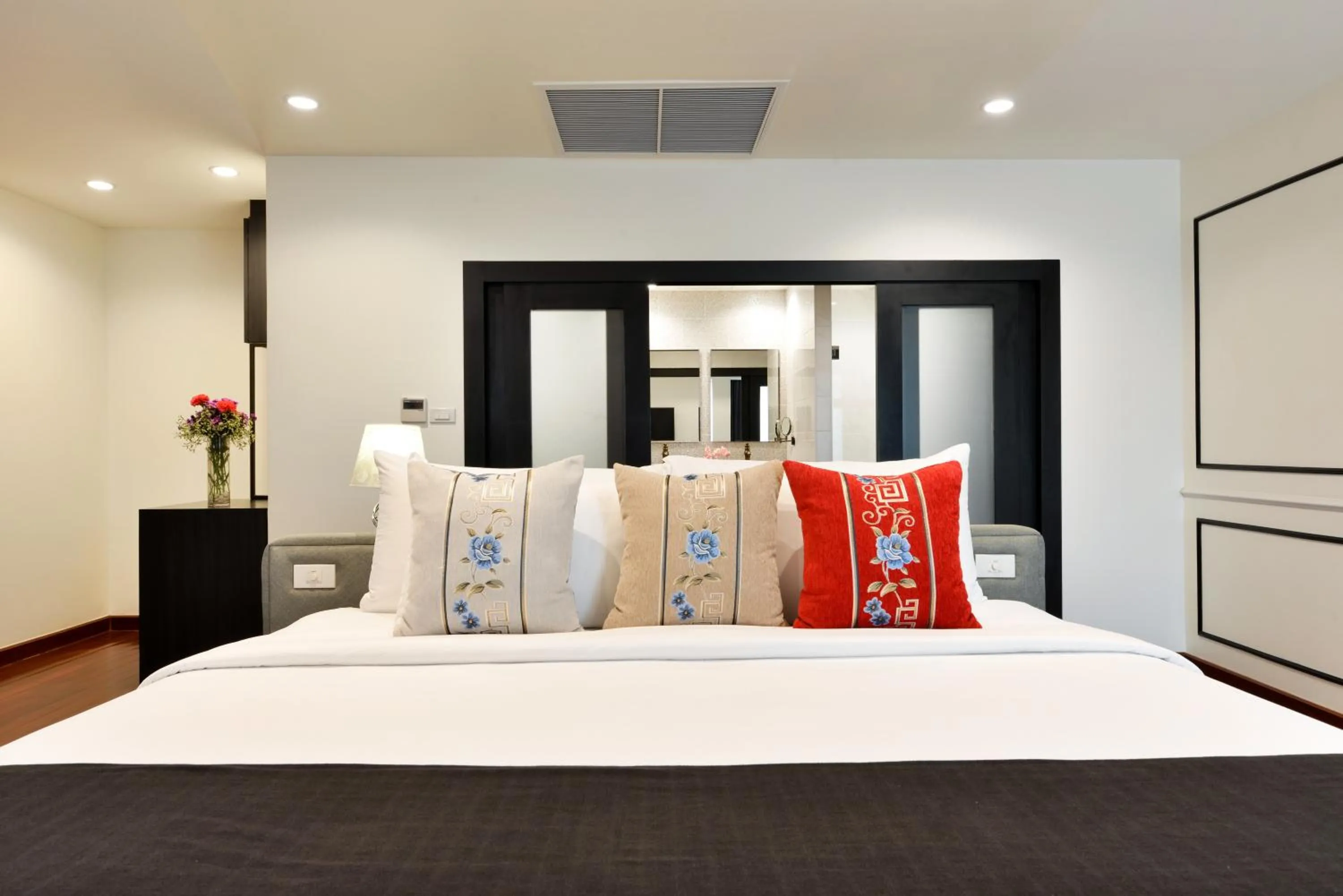 Bed in Villa De Pranakorn