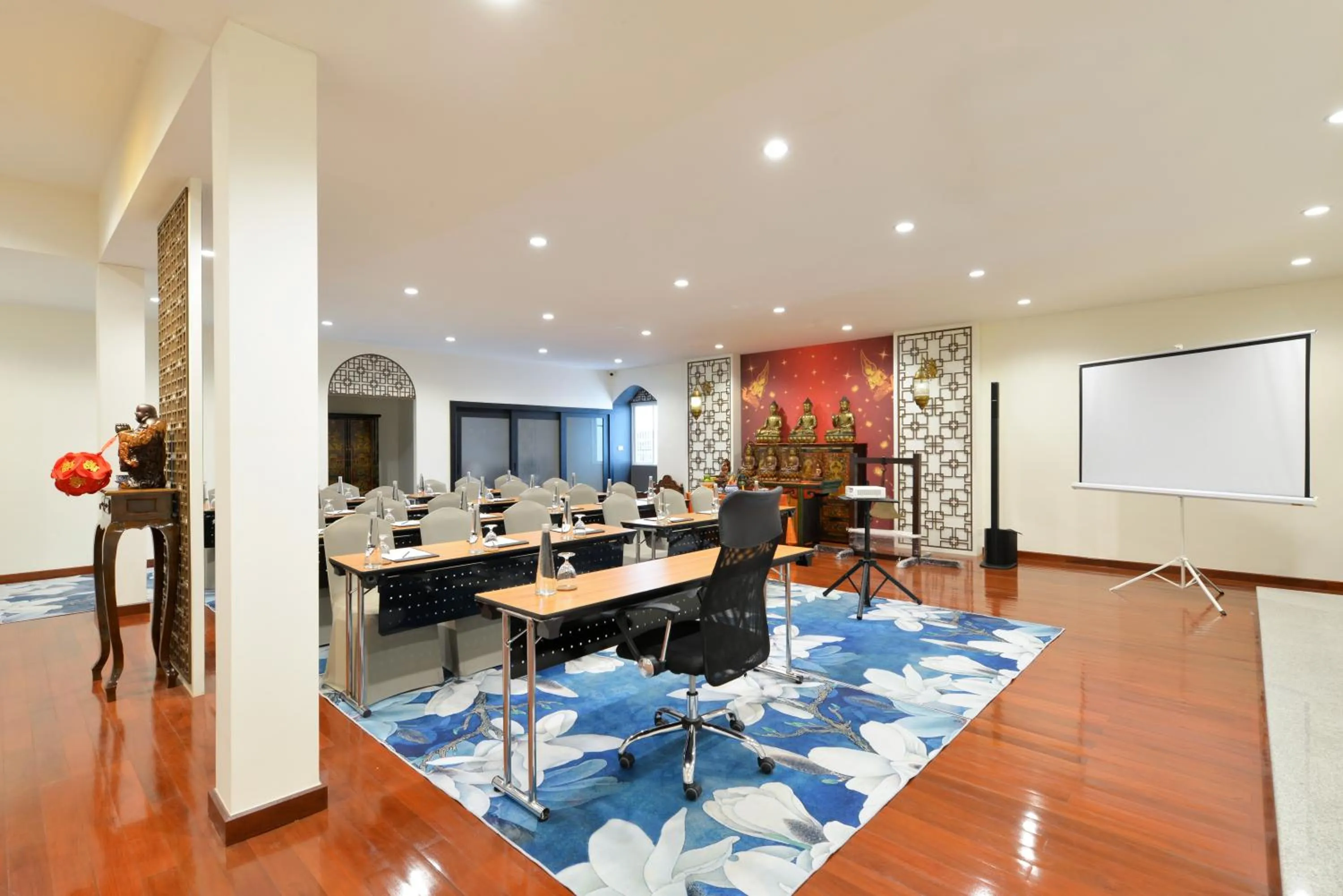 Meeting/conference room in Villa De Pranakorn