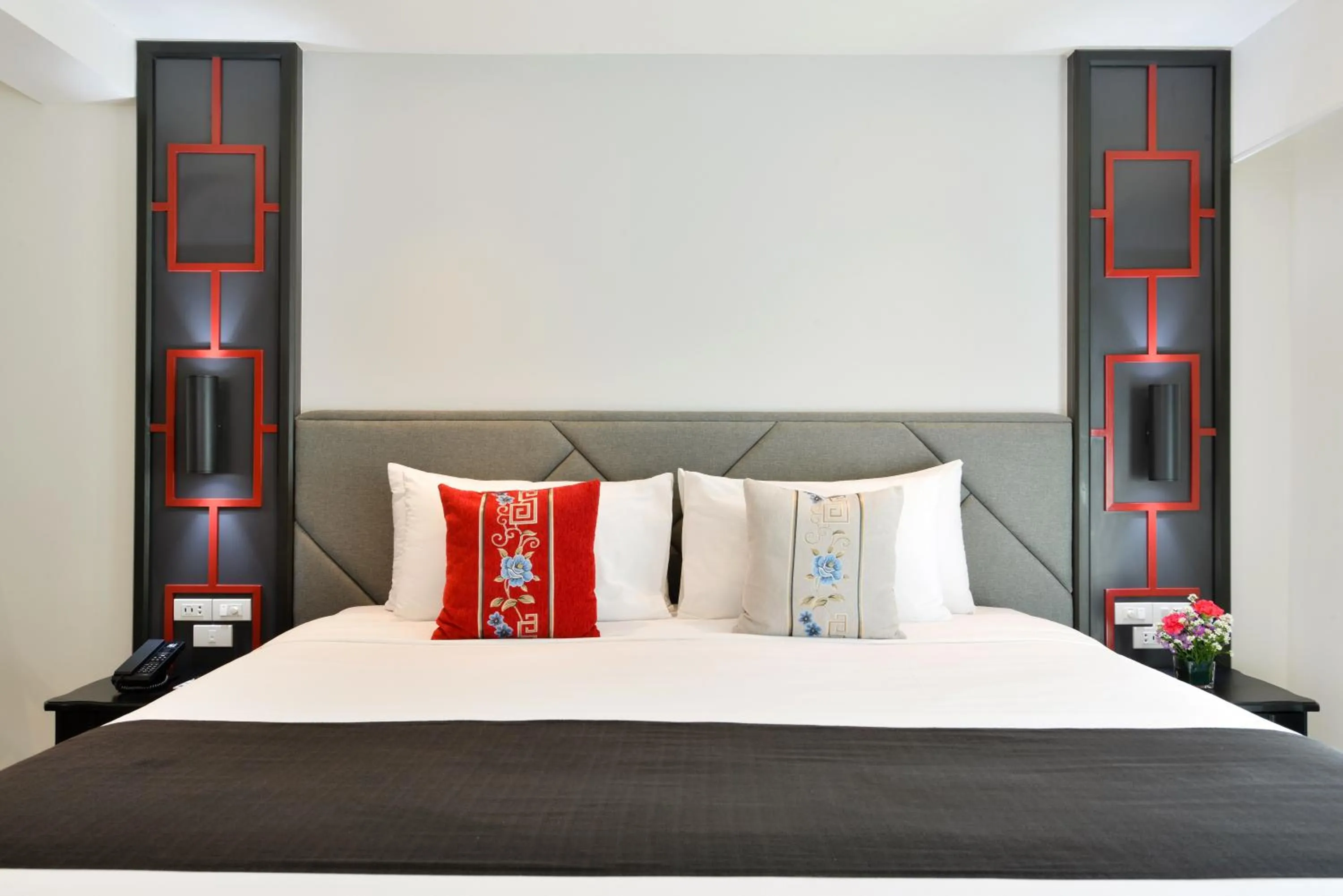 Bed in Villa De Pranakorn