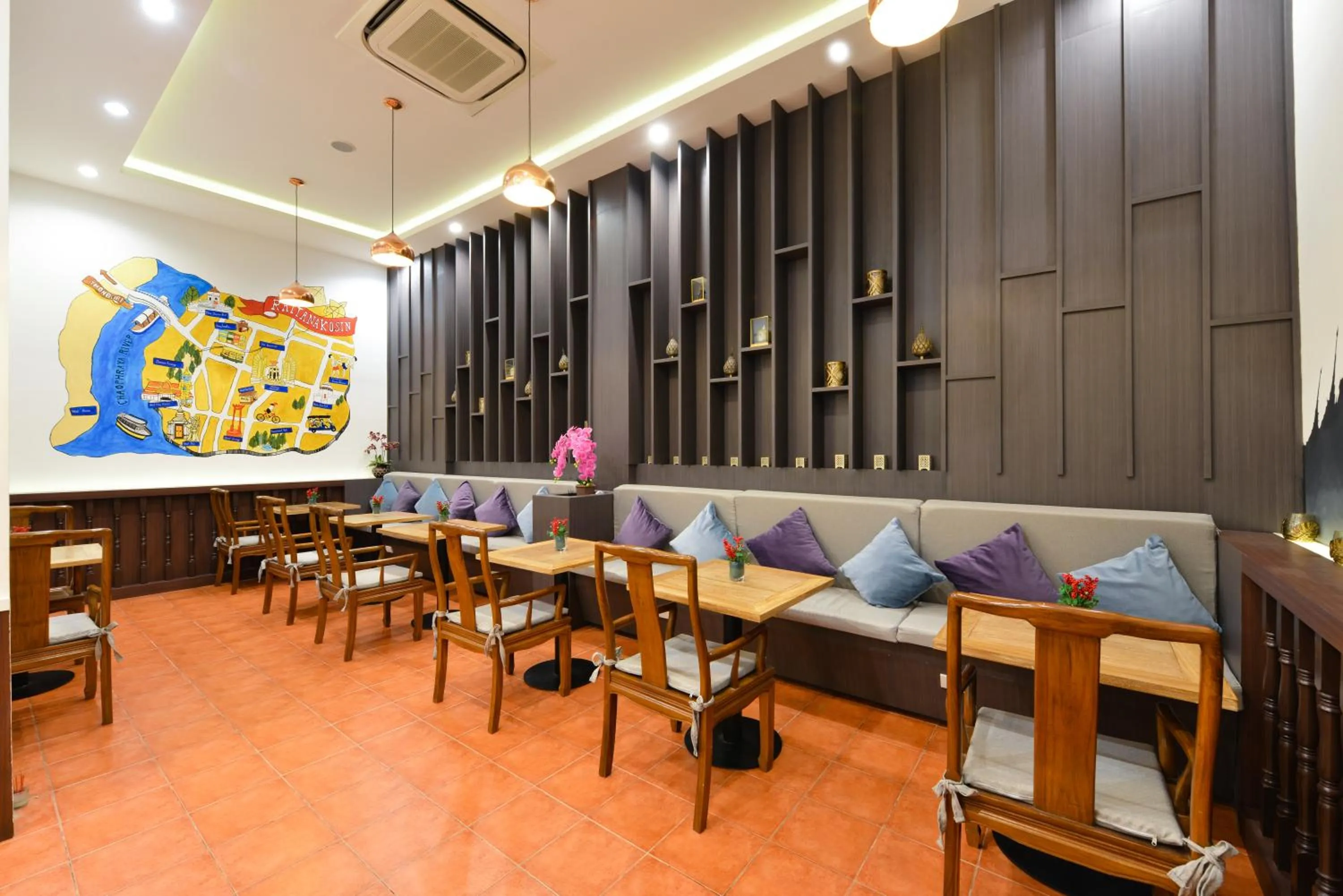 Restaurant/places to eat in Villa De Pranakorn