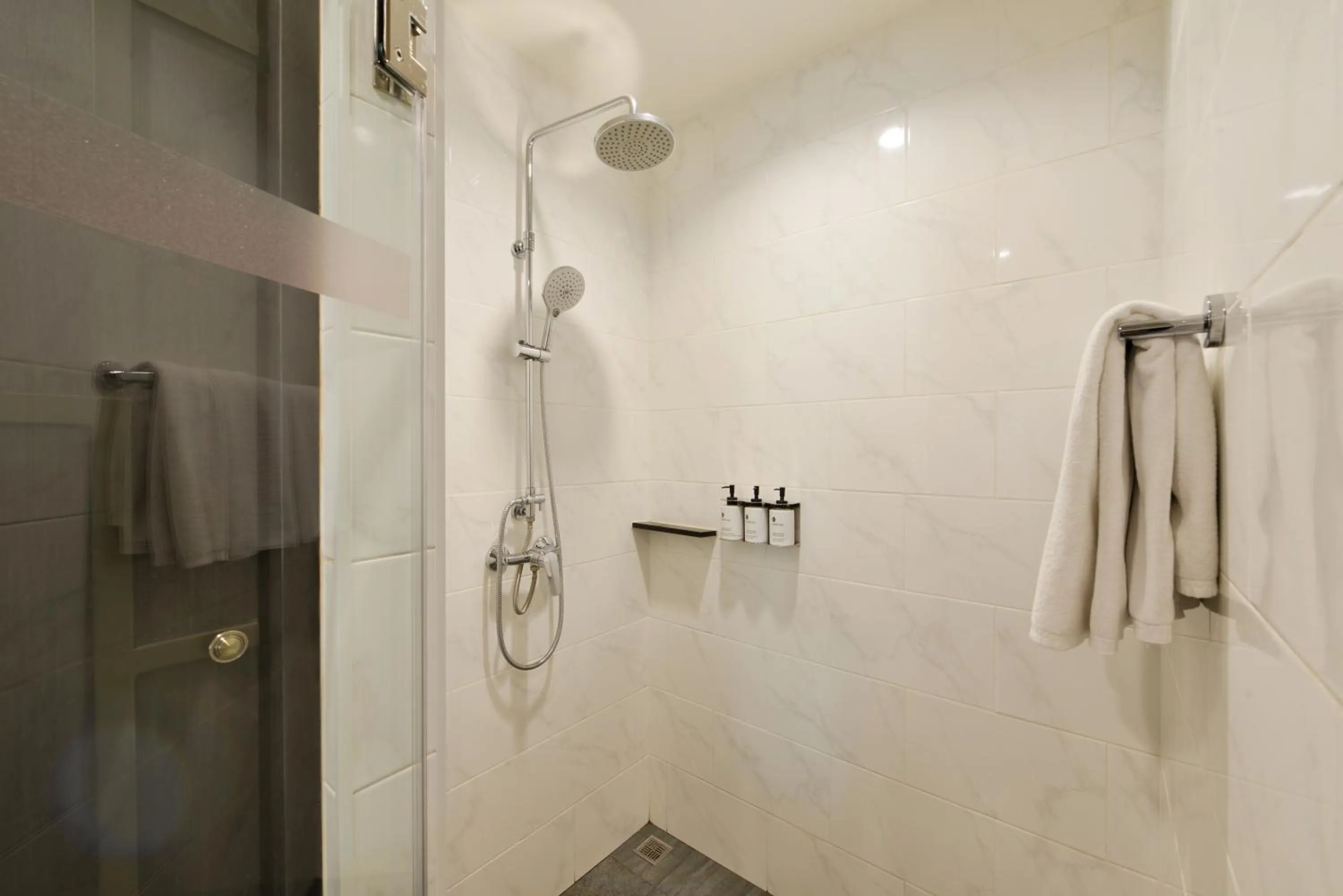 Shower in Villa De Pranakorn