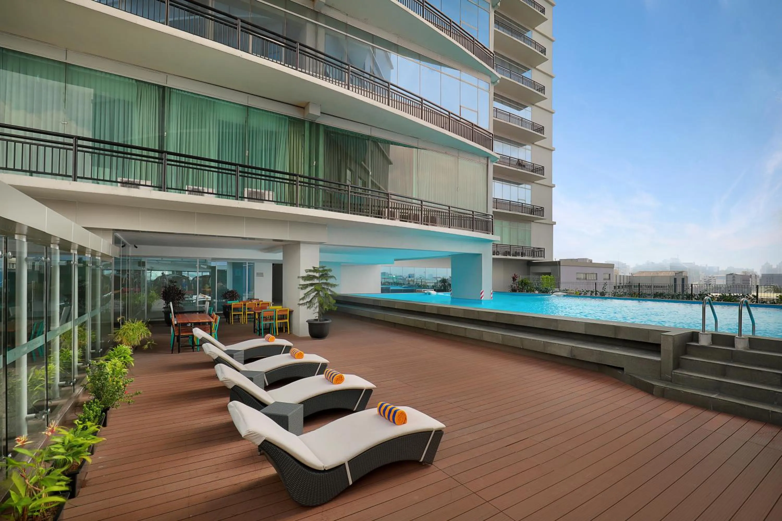 Swimming pool in Yuan Garden Pasar Baru